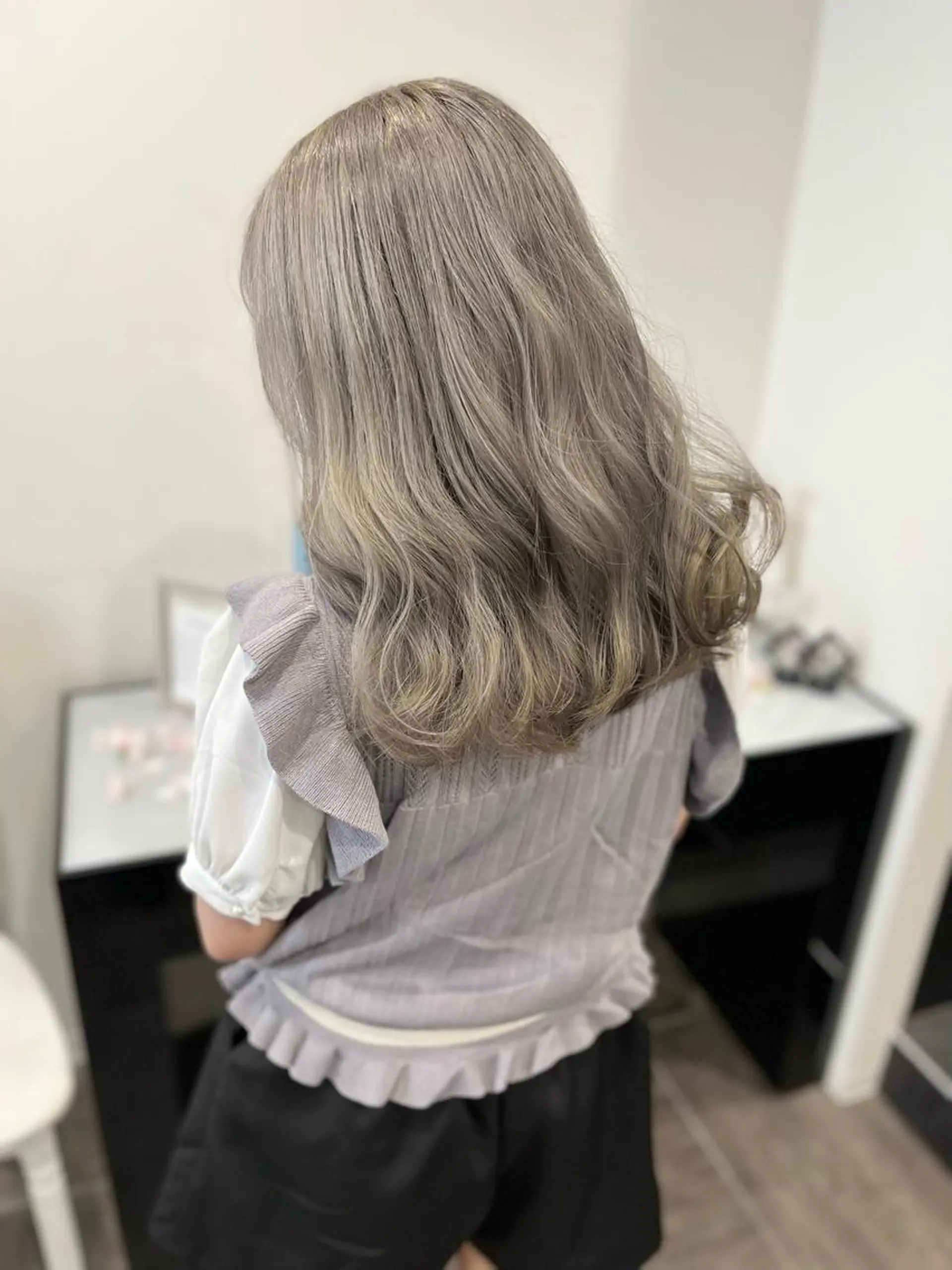 ミディアム カラー ブリーチ デザインカラー ハイトーンカラー 代表/岩橋 稜のヘアスタイル
