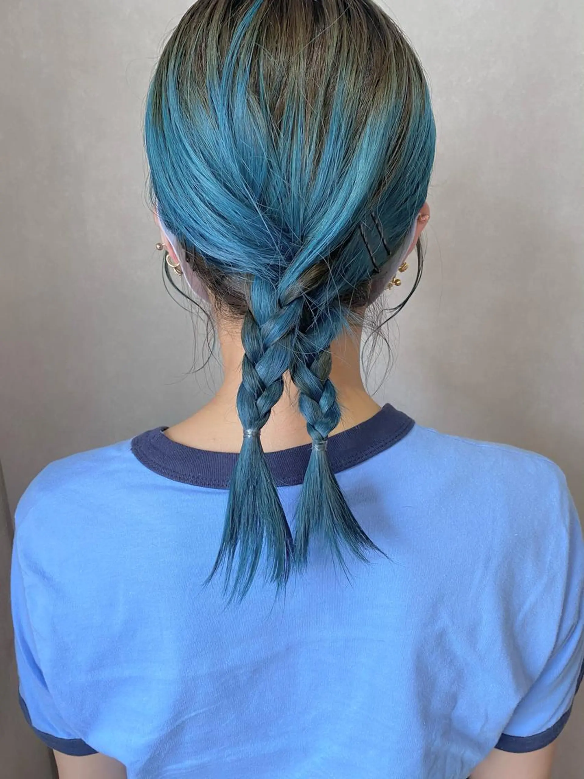 ミディアム カラー ブリーチ ブルーカラー ハイトーンカラー🍑 maanaのヘアスタイル