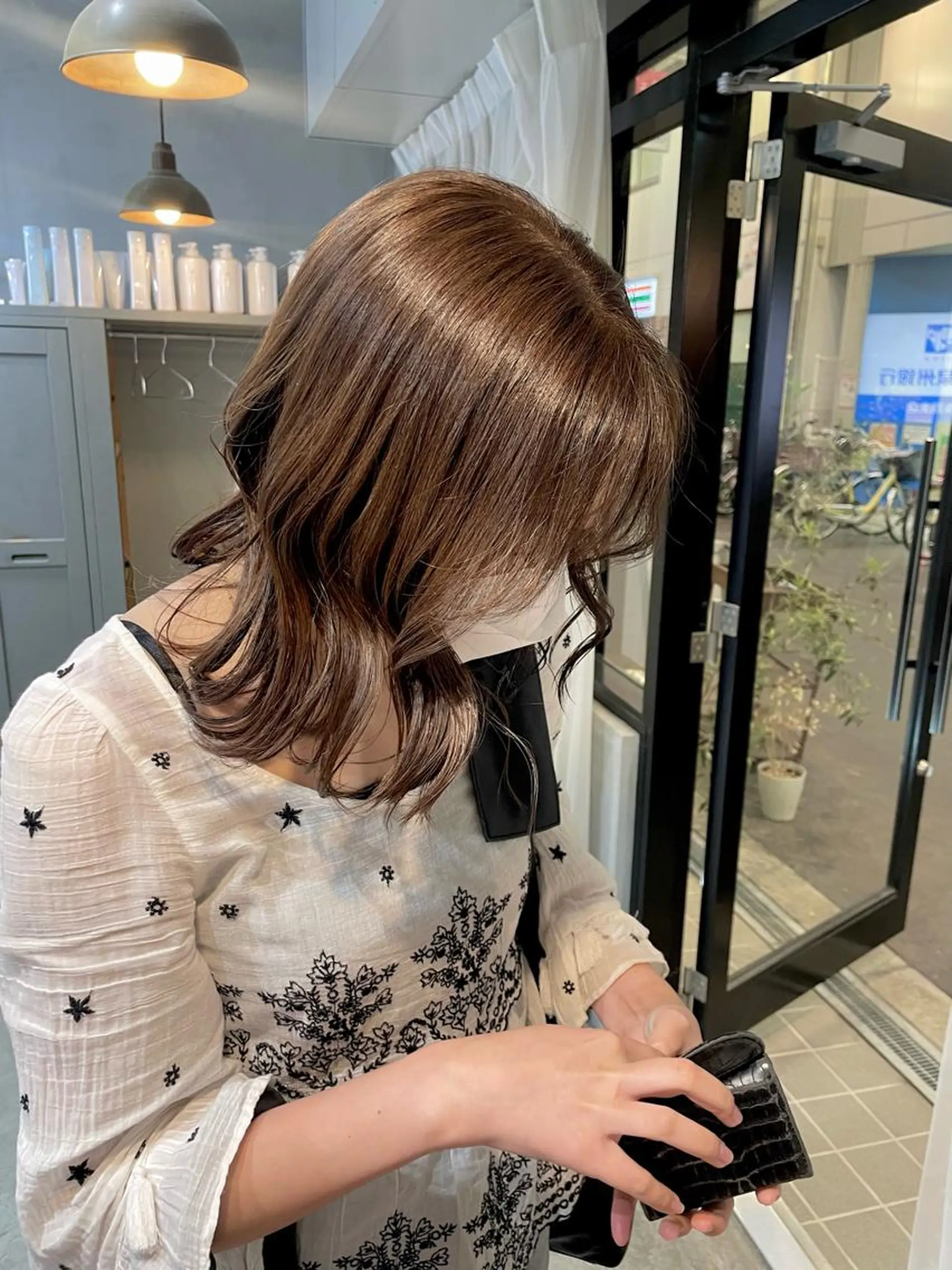 ミディアム カラー ヘアアレンジ ベージュカラー ブリーチ ブリーチなしカラー 才下 ゆいのヘアスタイル