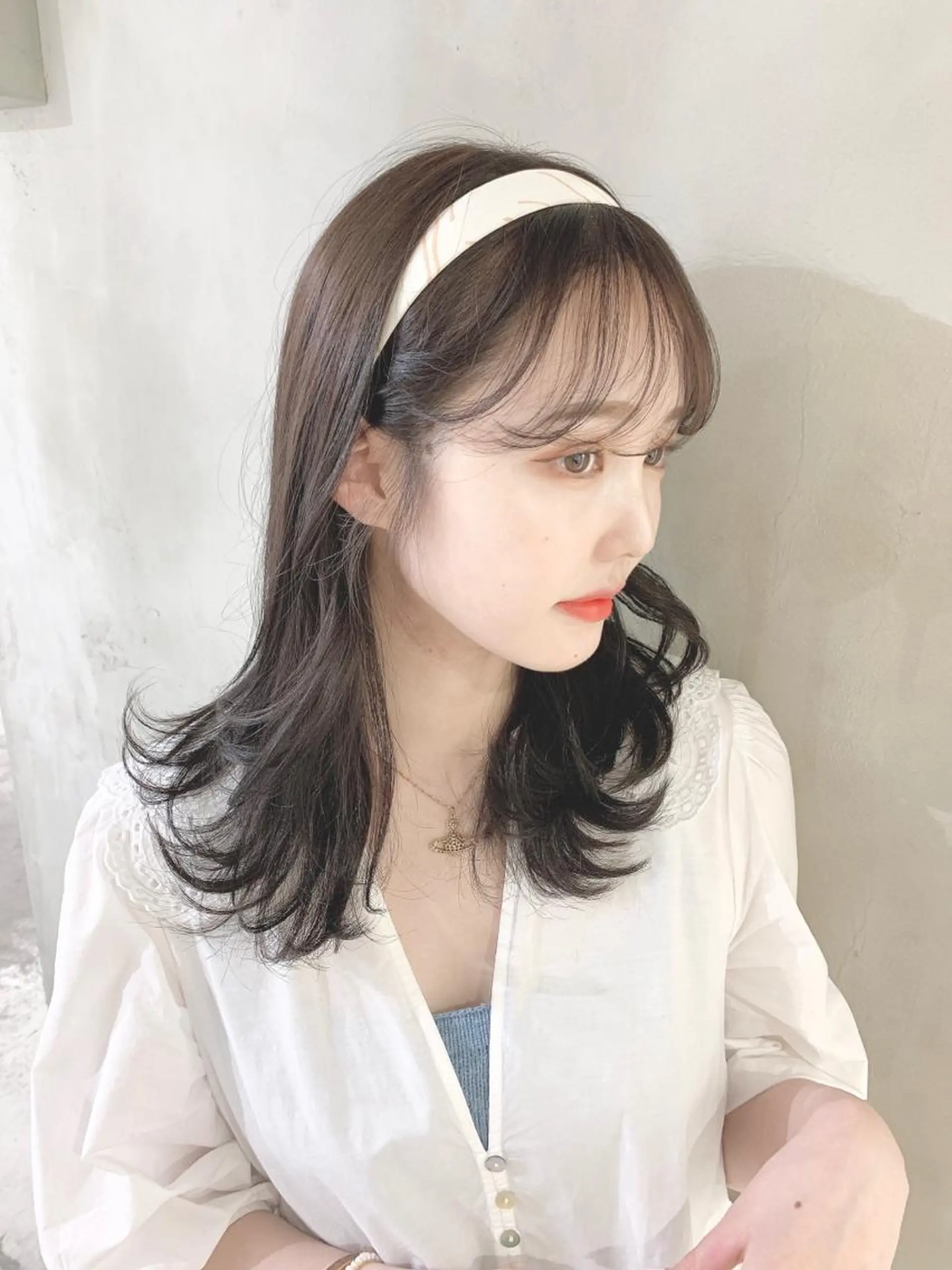 ミディアム カラー ヘアアレンジ カット ヘアカラー トリートメント ヘアセット ニュアンスハイトーン 🌙サイダサキのヘアスタイル