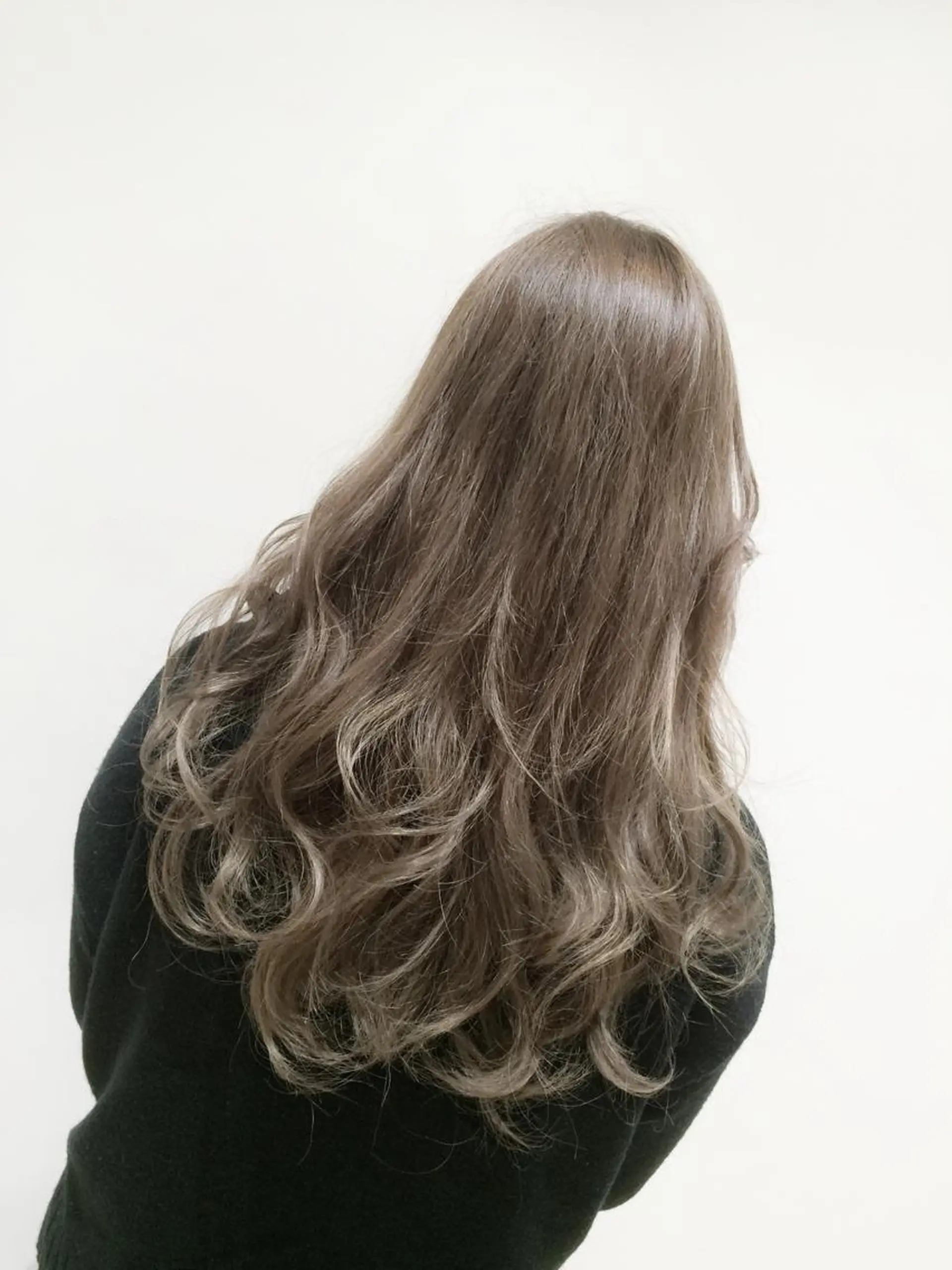 ロング カラー アッシュ ベージュカラー ヘアカラー トリートメント 佐々木 好乃のヘアスタイル