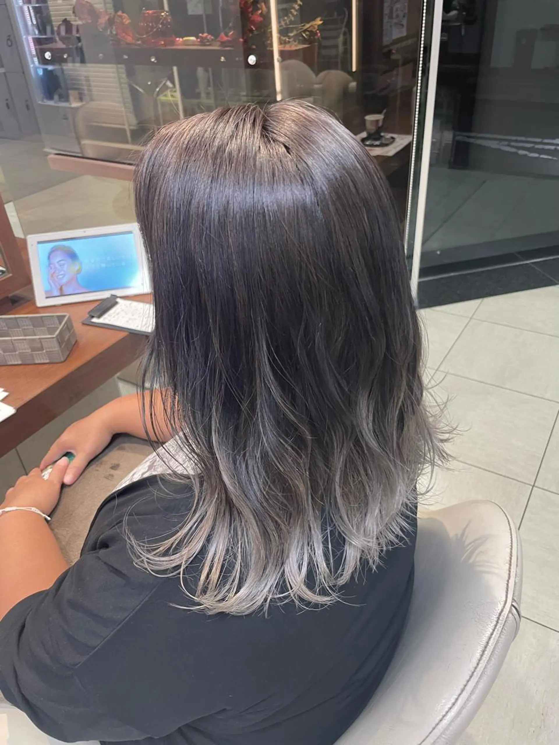 セミロング カラー ヘアアレンジ ヘアカラー トリートメント 【Sweep】おじま のぞみのヘアスタイル