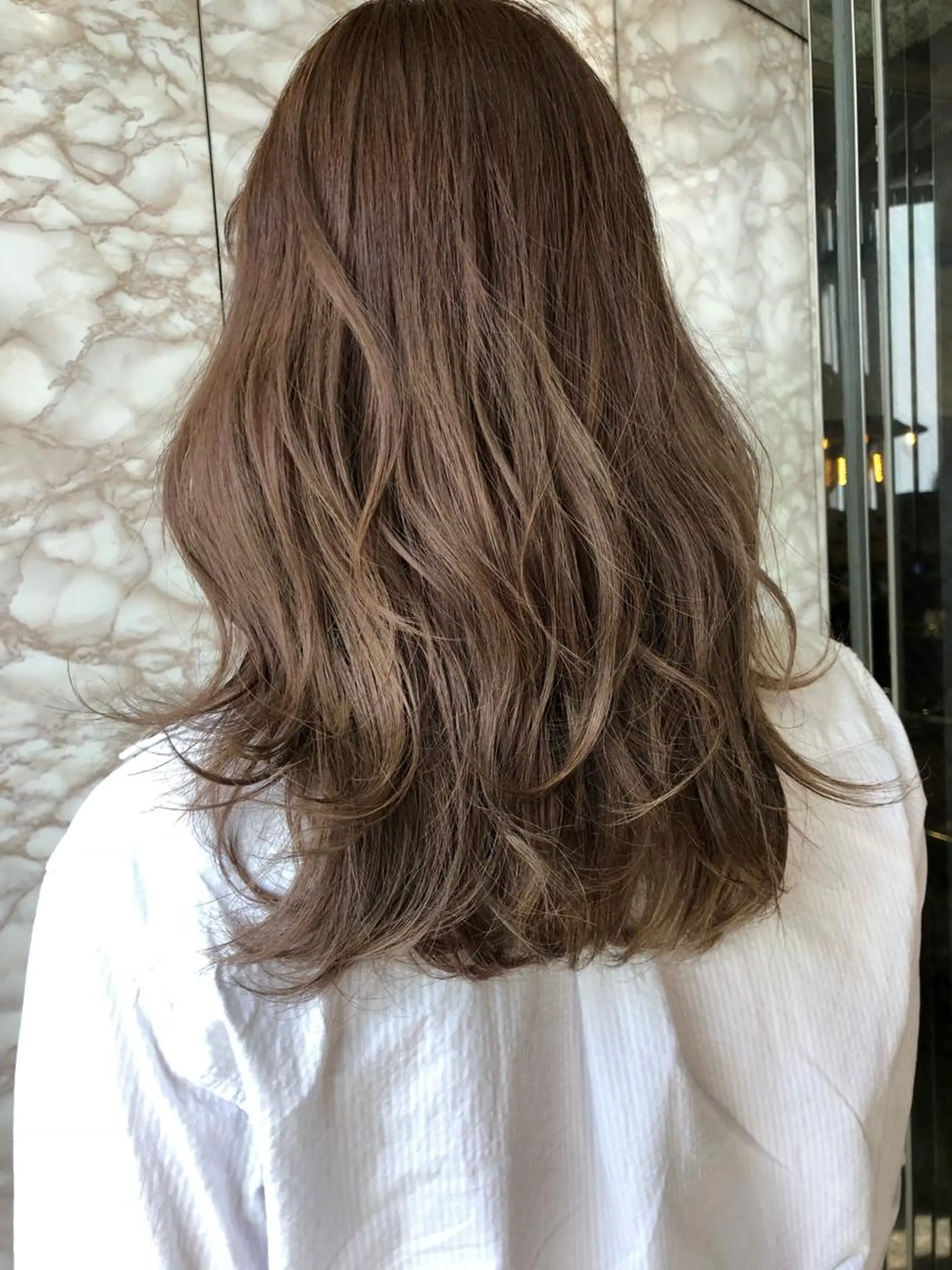 セミロング カラー パーマ ヘアアレンジ バレイヤージュ ベージュカラー グラデーションカラー ミルキーベージュ レイヤーカット TOMO GEEKS代表のヘアスタイル