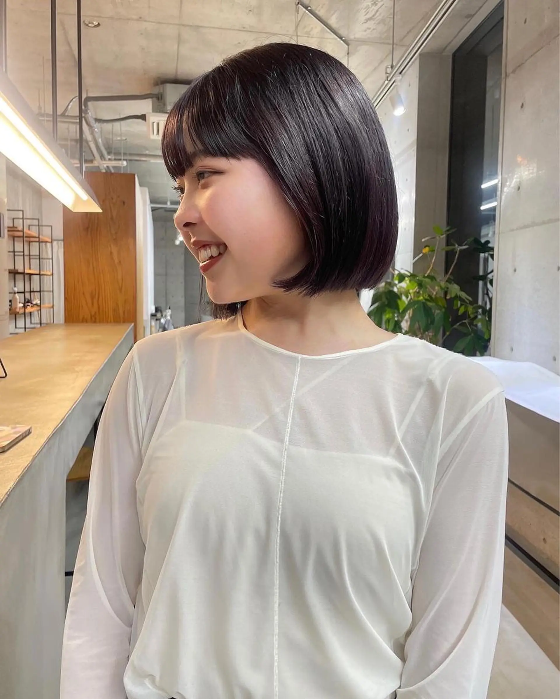 ショート ヘアカラー son hair所属・浅田 葉/上品な艶カラーのヘアスタイル