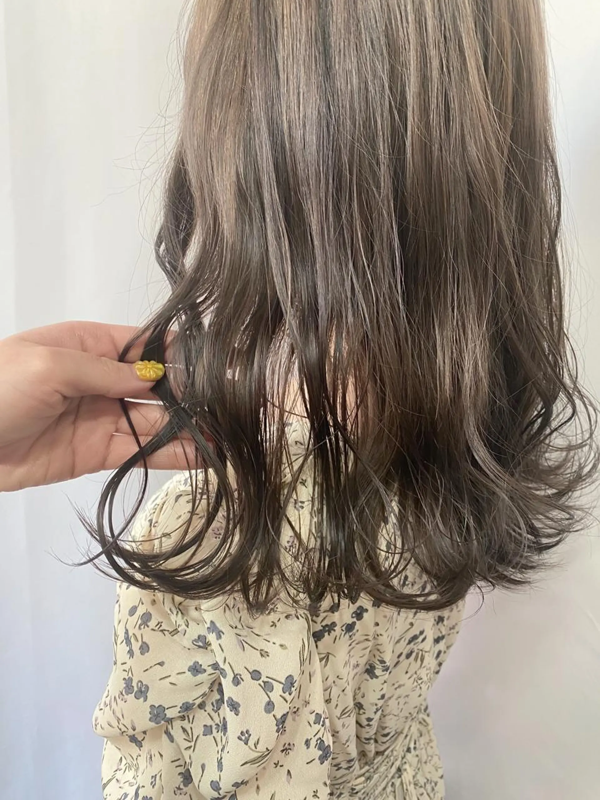 ロング カラー カット ヘアカラー トリートメント 畑中 愛梨のヘアスタイル
