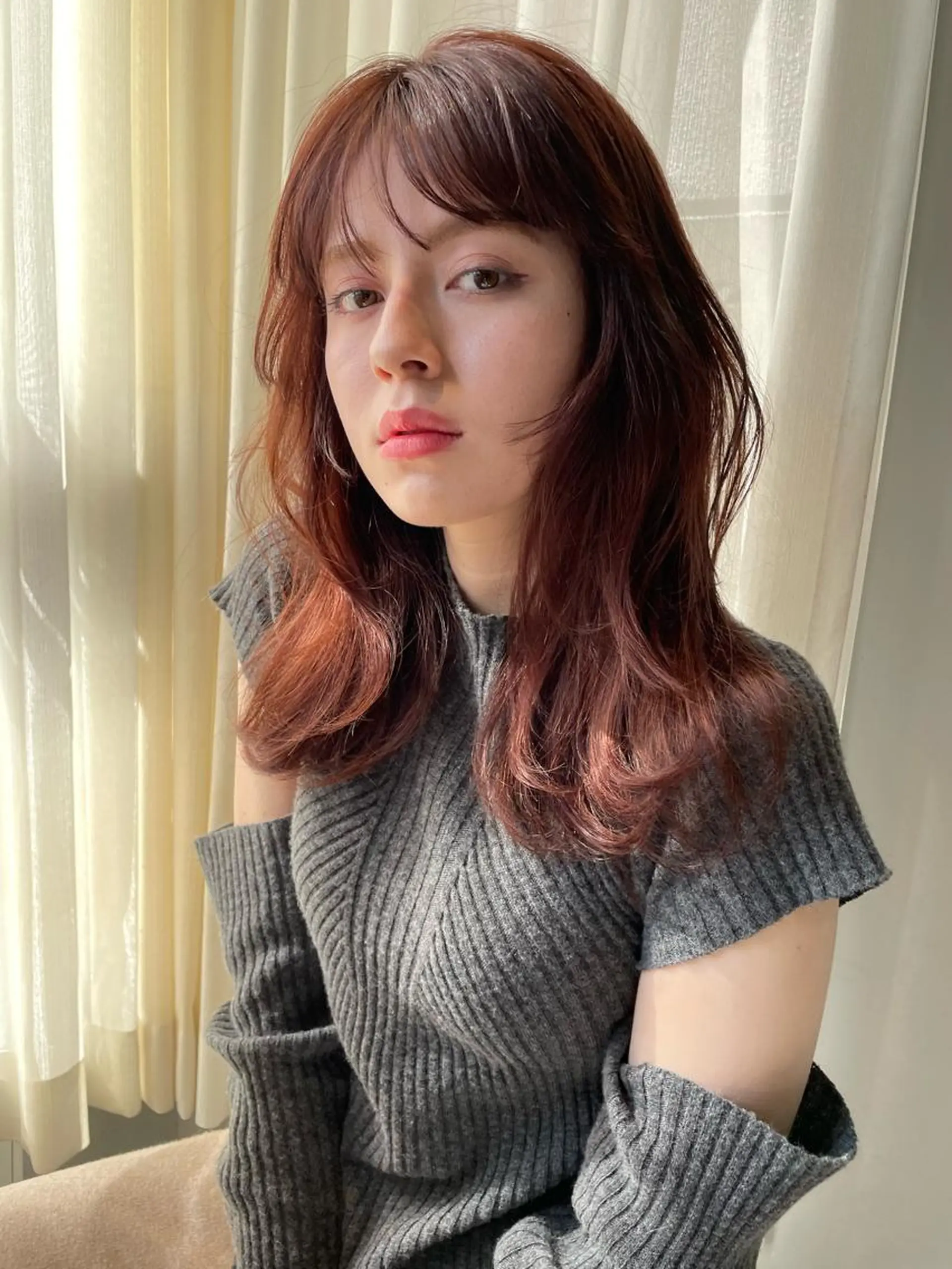 セミロング カラー YEAU　PLUS所属・極上の艶髪 RINAのヘアスタイル