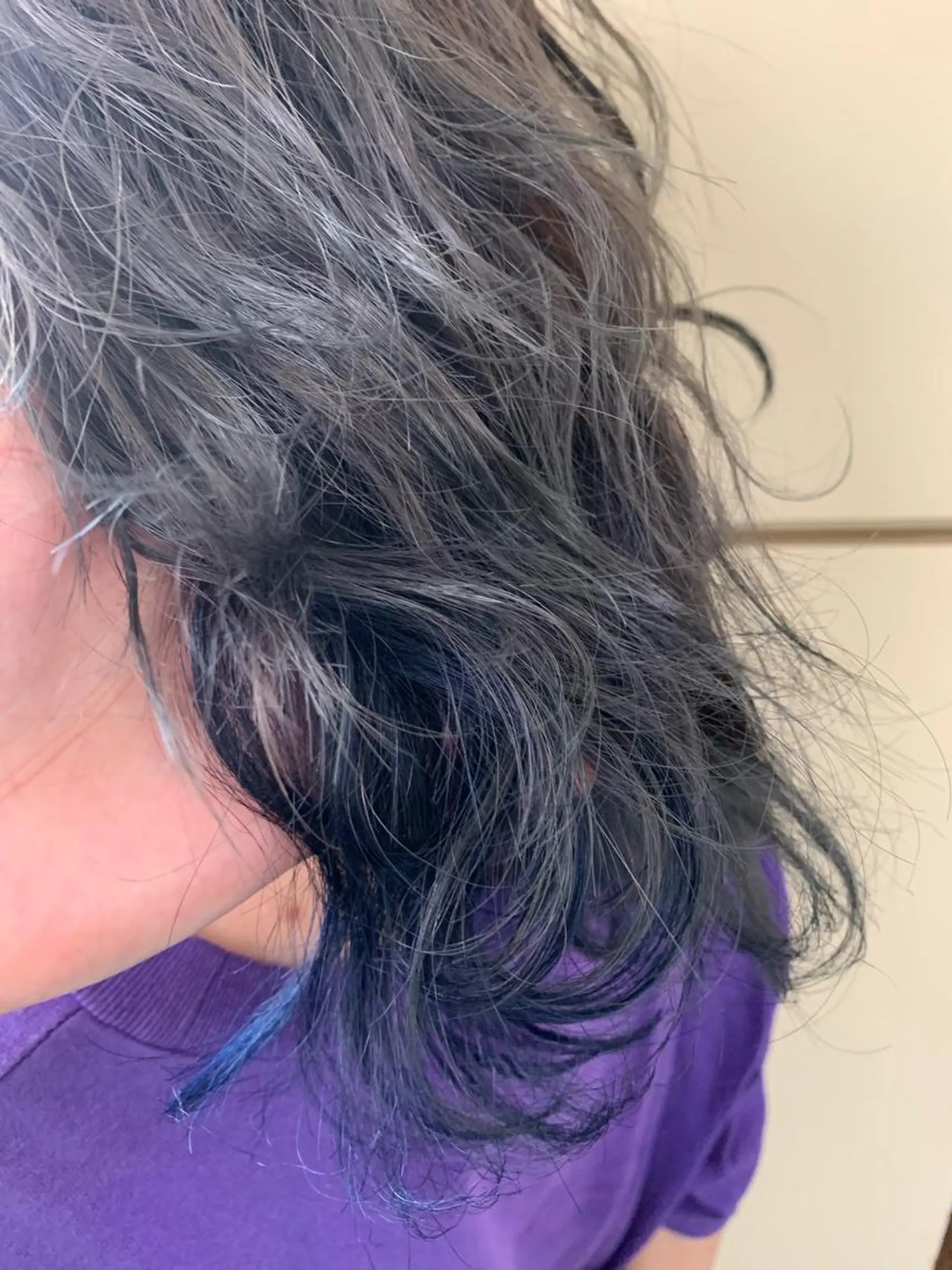 ミディアム カラー アッシュ アッシュグレー ブリーチ ブルーカラー インナーカラー カット ヘアカラー 後藤 弓佳のヘアスタイル