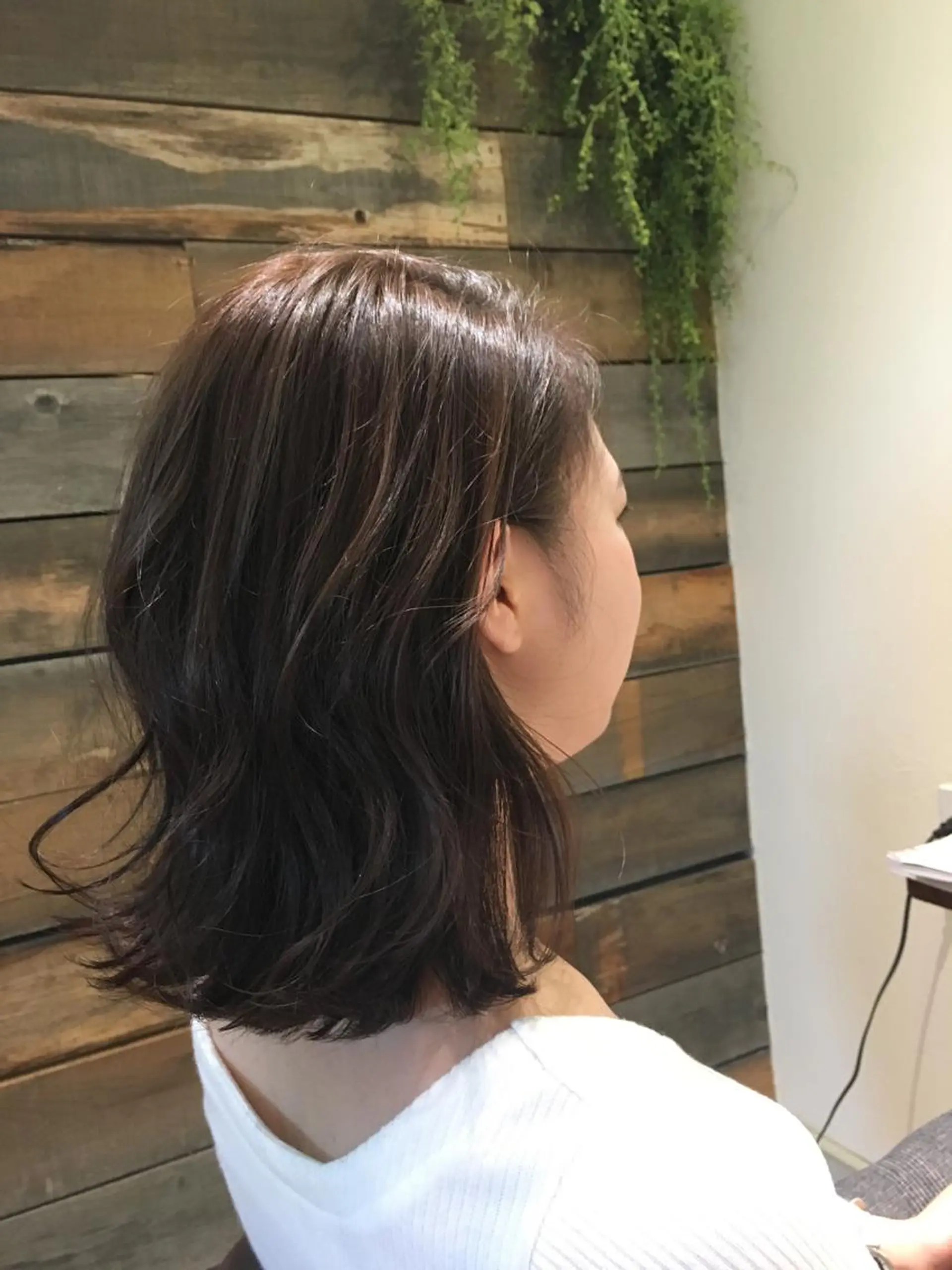 ミディアム カラー 切りっぱなしボブ アッシュ ボブ 仁 ジンのヘアスタイル