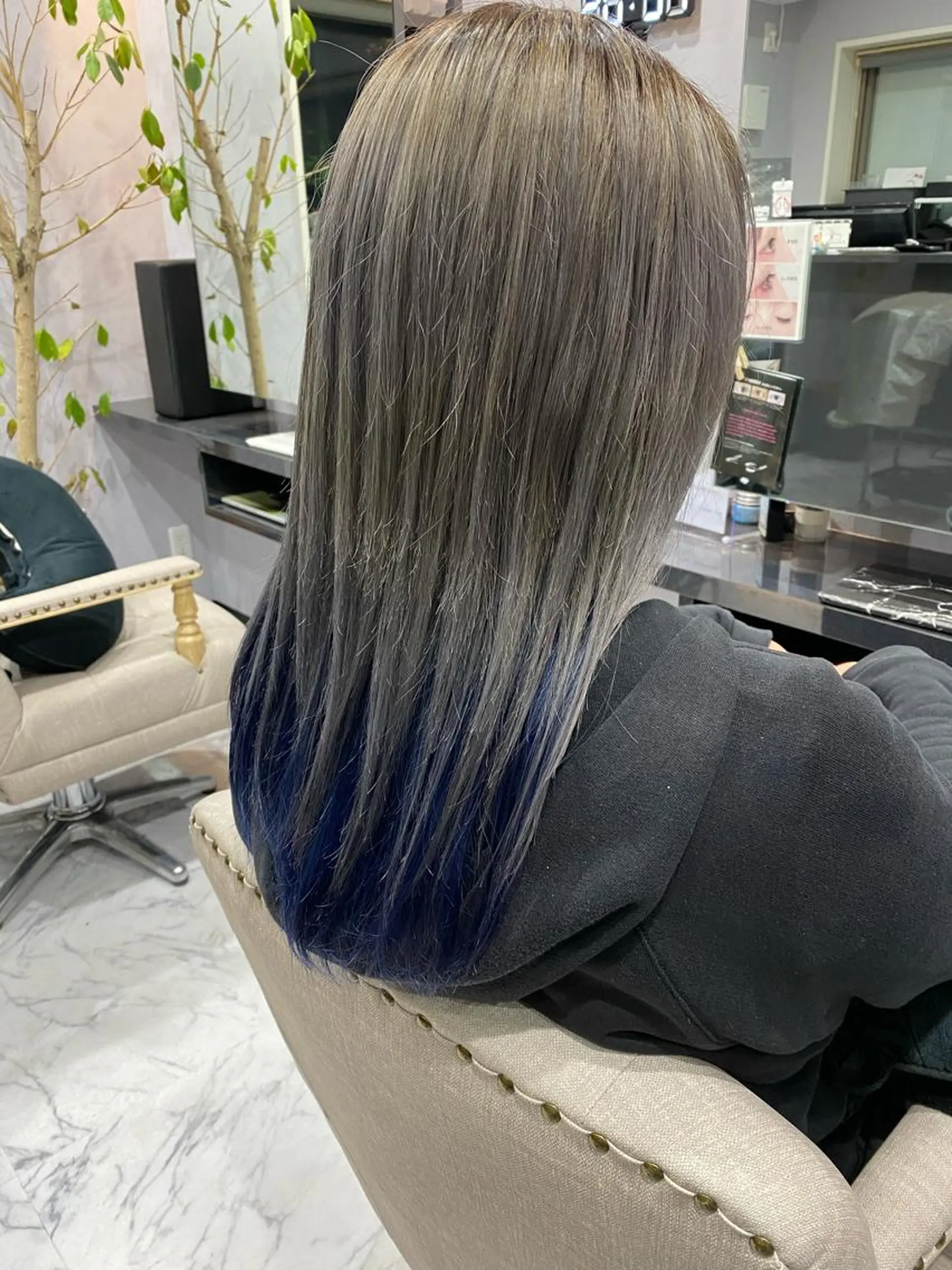 セミロング カラー ヘアカラー FAVORE 【ファヴォーレ】のヘアスタイル