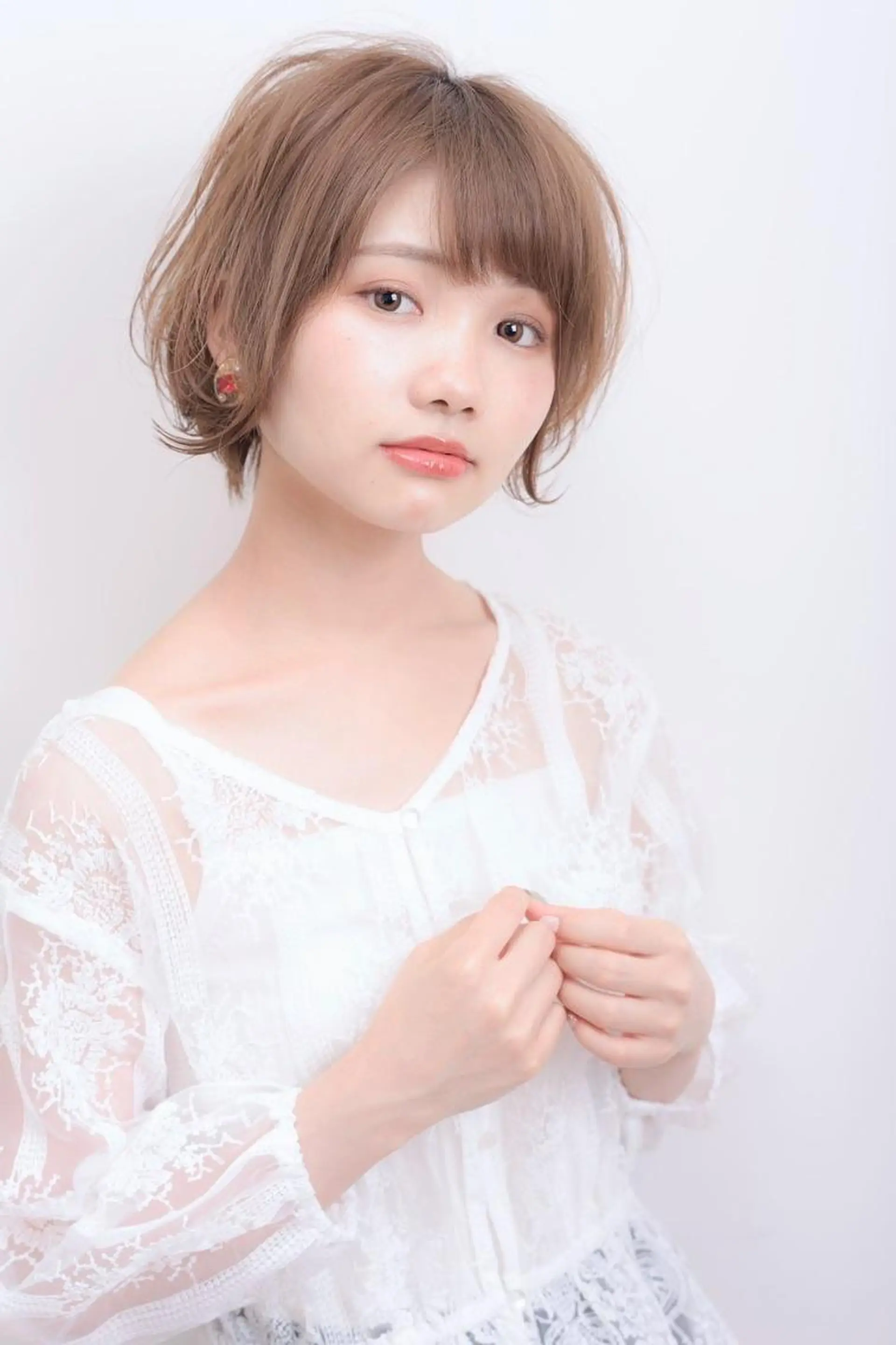 ミディアム ワンレンボブ アッシュ ボブ ハイライト 韓国風ヘア 公式 Ease by amble luxeのヘアスタイル