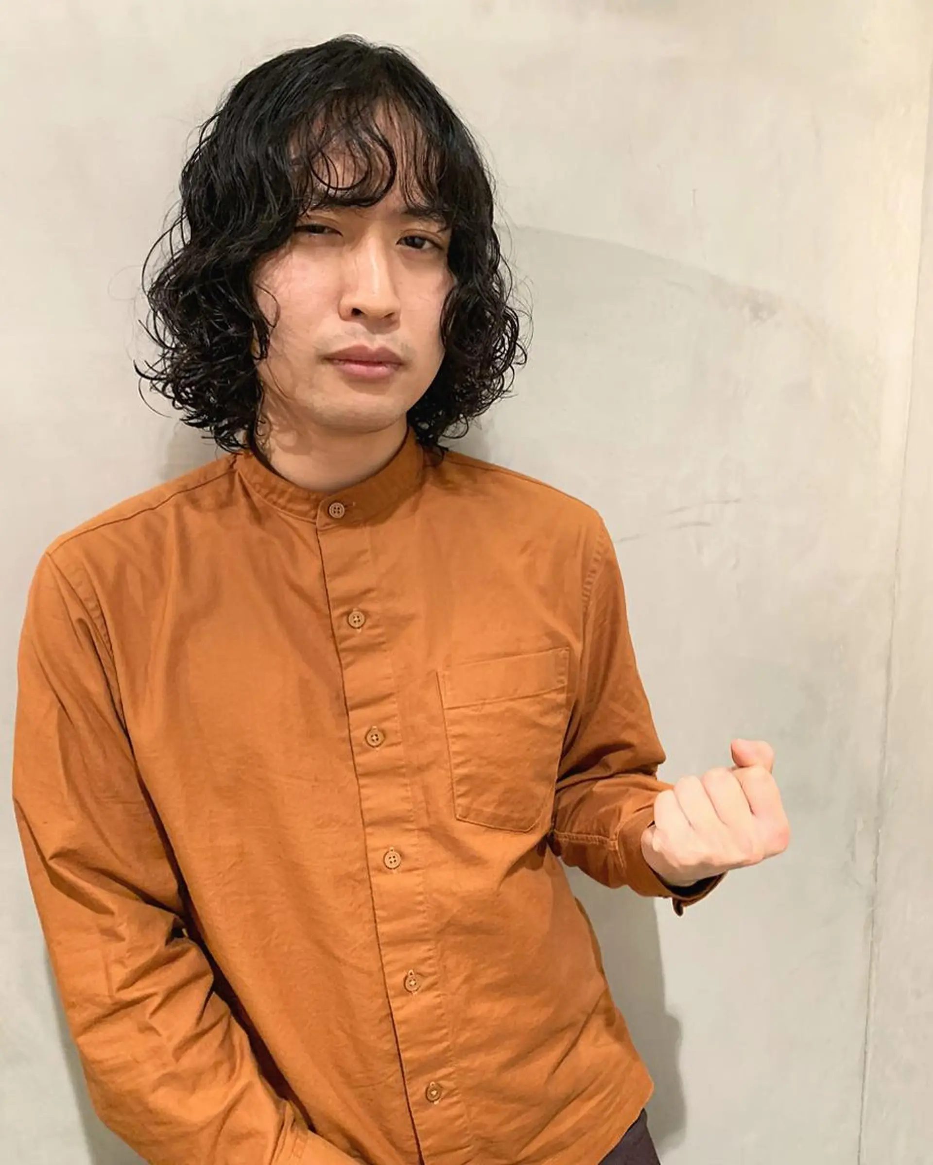 ミディアム パーマ メンズ カット パーマ トリートメント 優 作のヘアスタイル