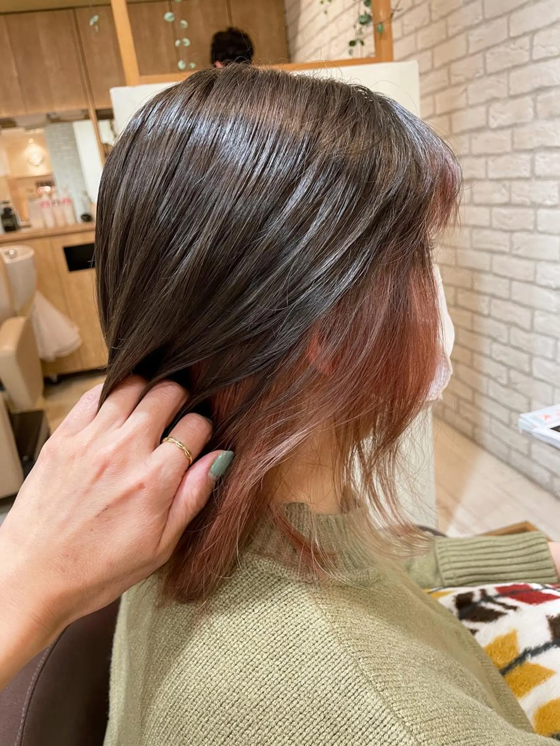 ミディアム カラー アッシュ イヤリングカラー オレンジ 清水 有実子のヘアスタイル