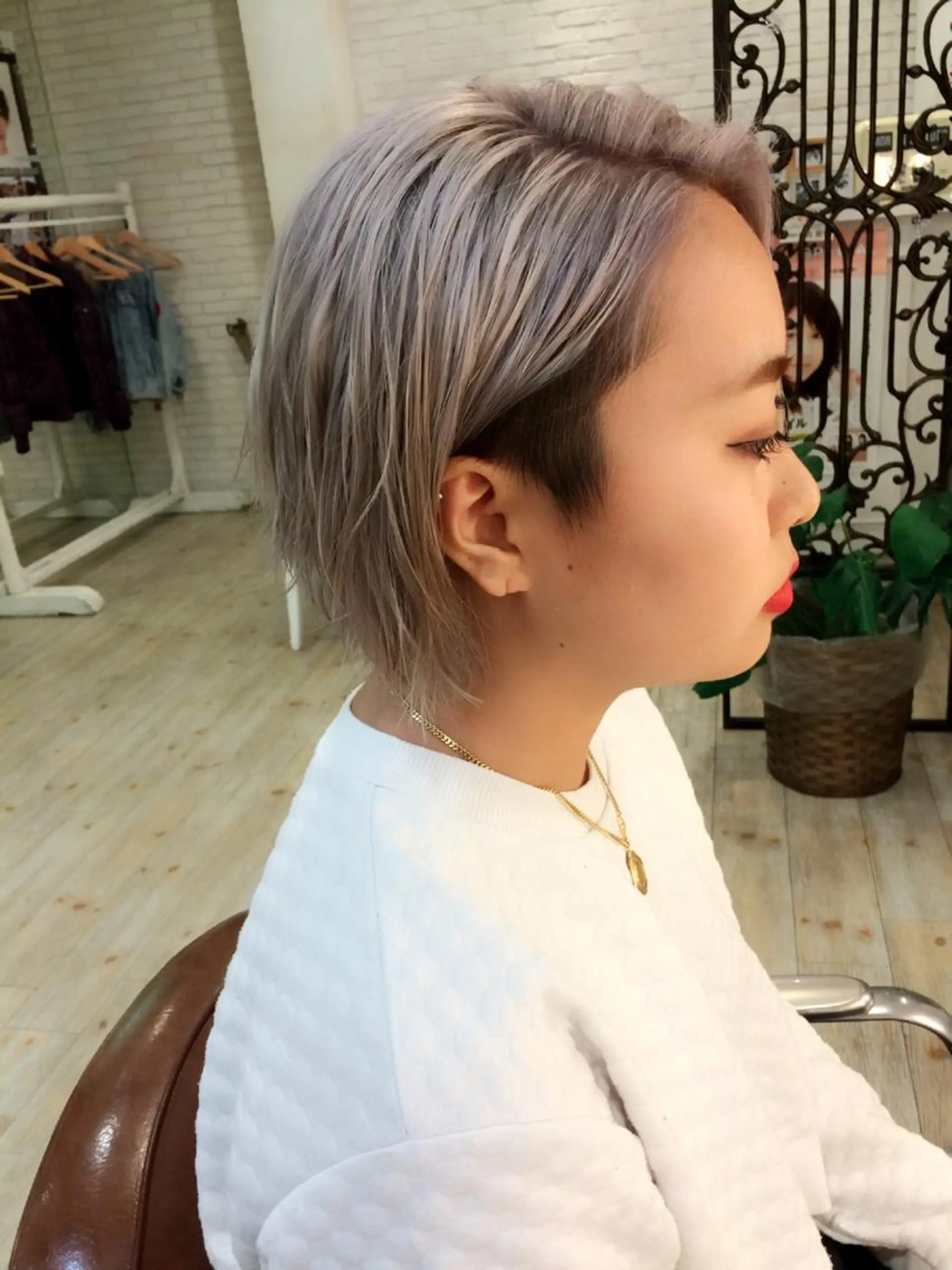 ショート カラー ブリーチ 平内 賢人のヘアスタイル