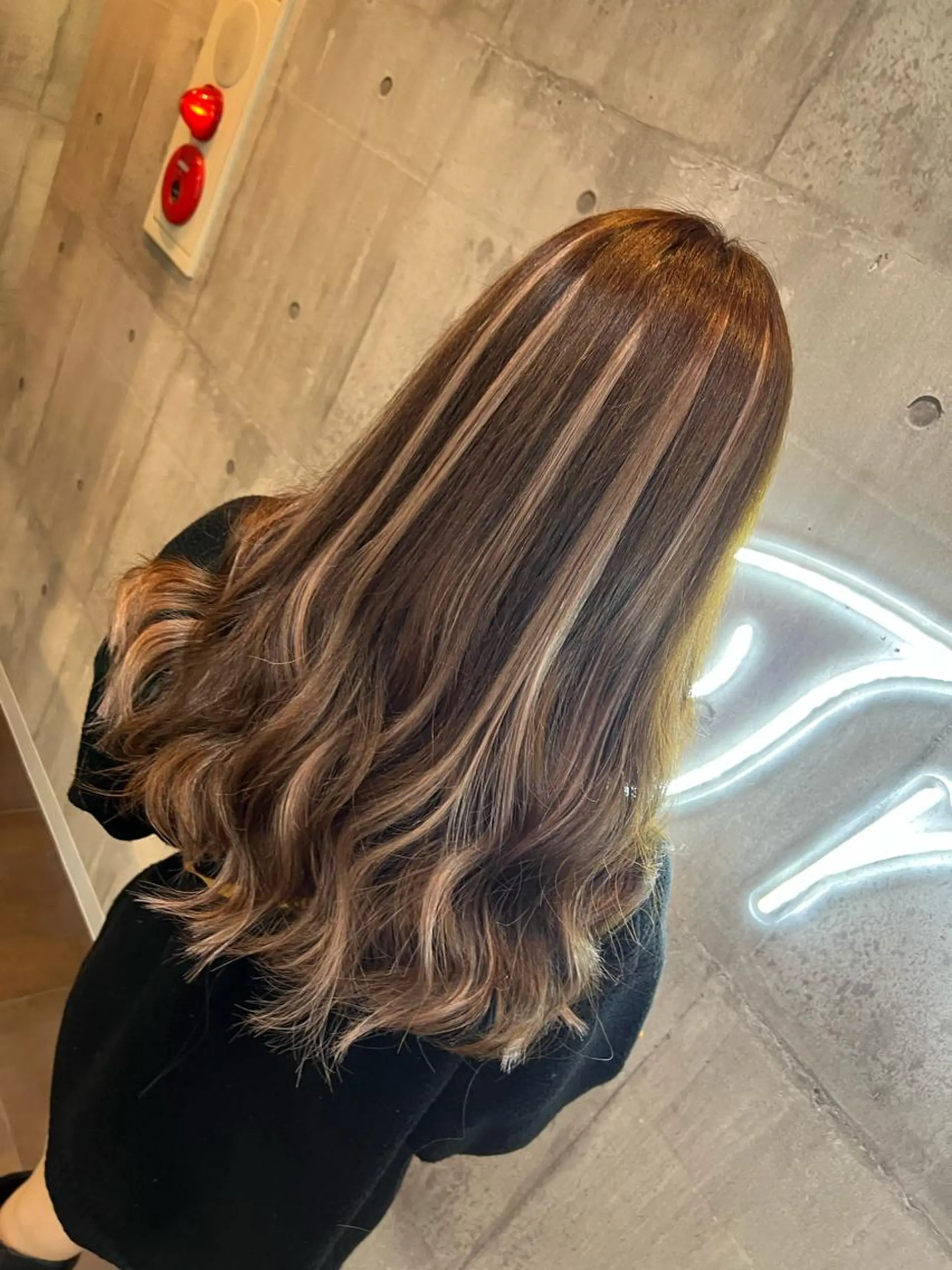 ロング カラー ヘアアレンジ シールエクステ バレイヤージュ ダブルカラー グラデーションカラー ハイライトカラー ミルクティーハイトー ン💖副店長mikaのヘアスタイル
