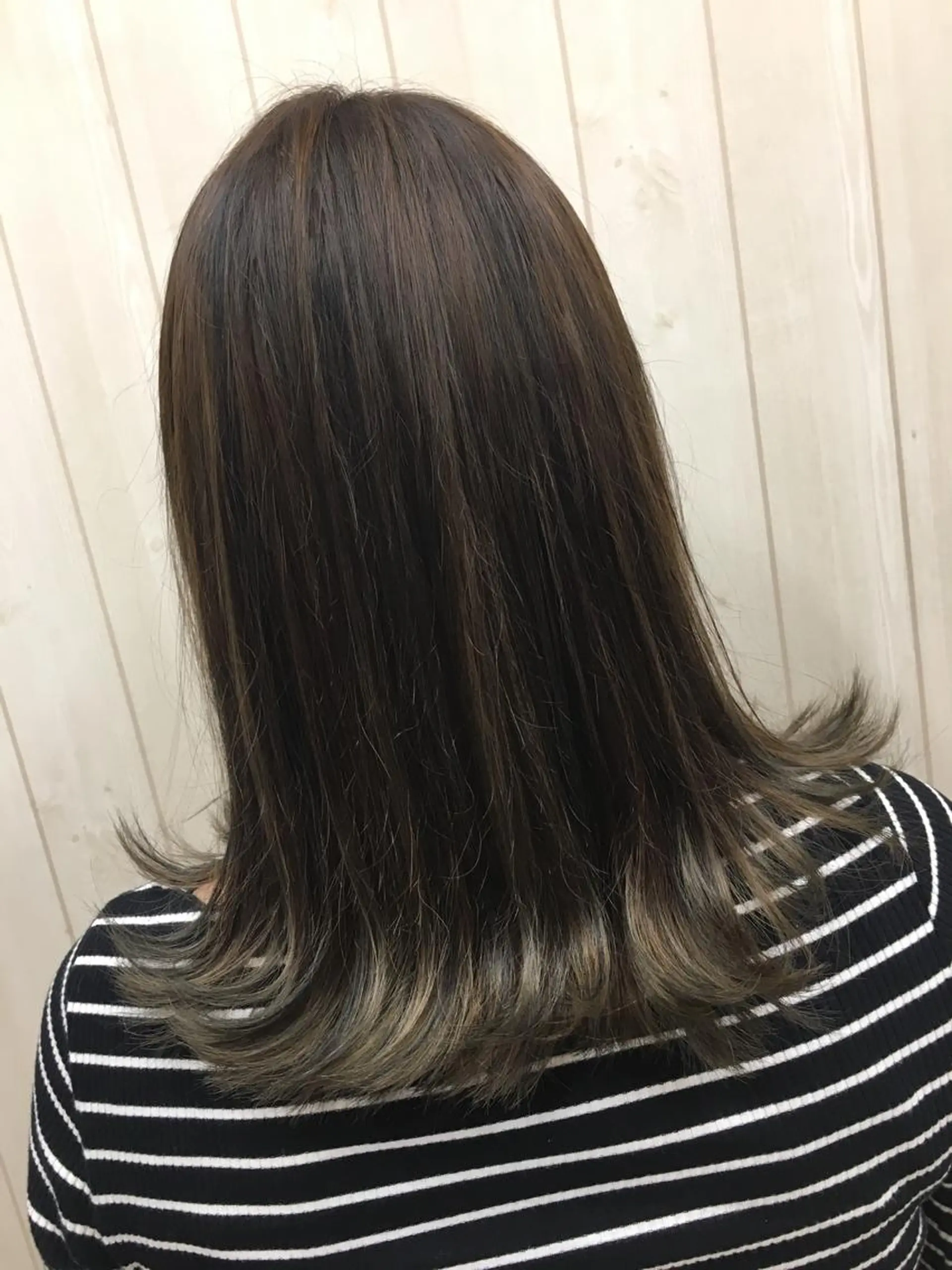 セミロング カラー ベージュカラー ハイライトカラー ハイライト カット ヘアカラー Partie （パルティー）のヘアスタイル