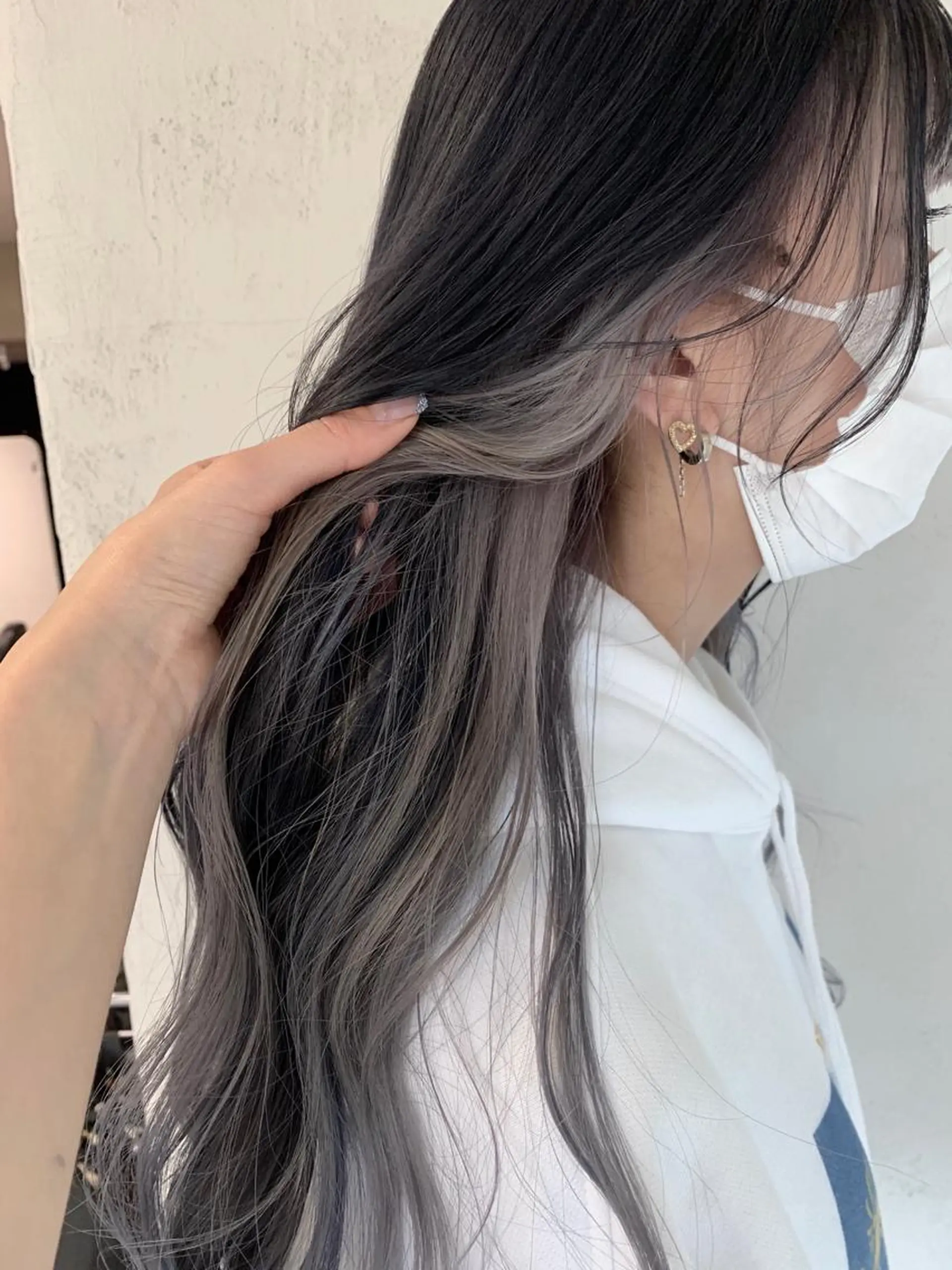 ロング カラー ヘアアレンジ ミストバング ベージュカラー ブリーチ フェイスフレーミング ホワイトベージュ カット パーマ 艶ハイトーン/ヘア アレンジAYAKAのヘアスタイル