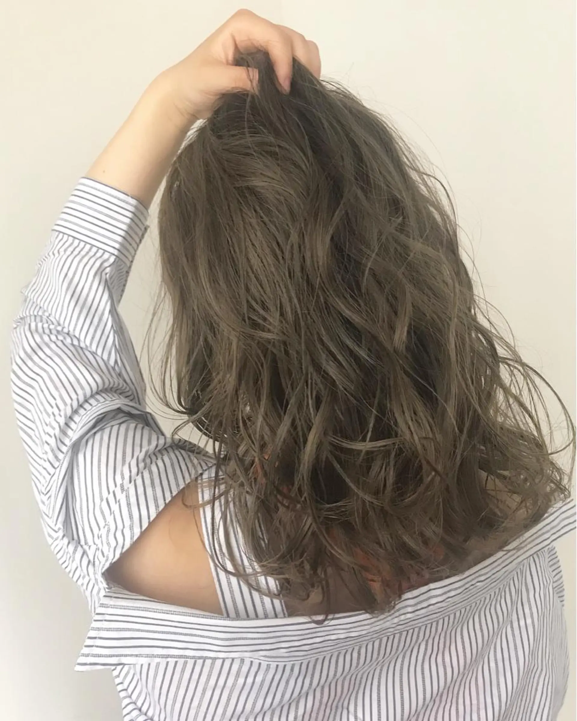 セミロング カラー パーマ ヘアアレンジ グレージュ オリーブグレージュ オリーブグレー IwAsh二俣川所属・IwAsh✄﻿ アオイのヘアスタイル