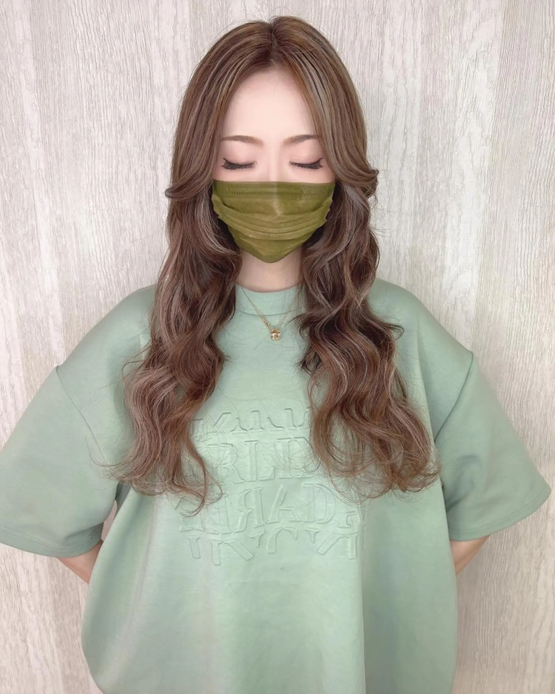 ロング カラー 編み込みエクステ シールエクステ ベージュカラー ハイライトカラー ミルクティーベージュ UNDER vr 【アンダーバー】のヘアスタイル