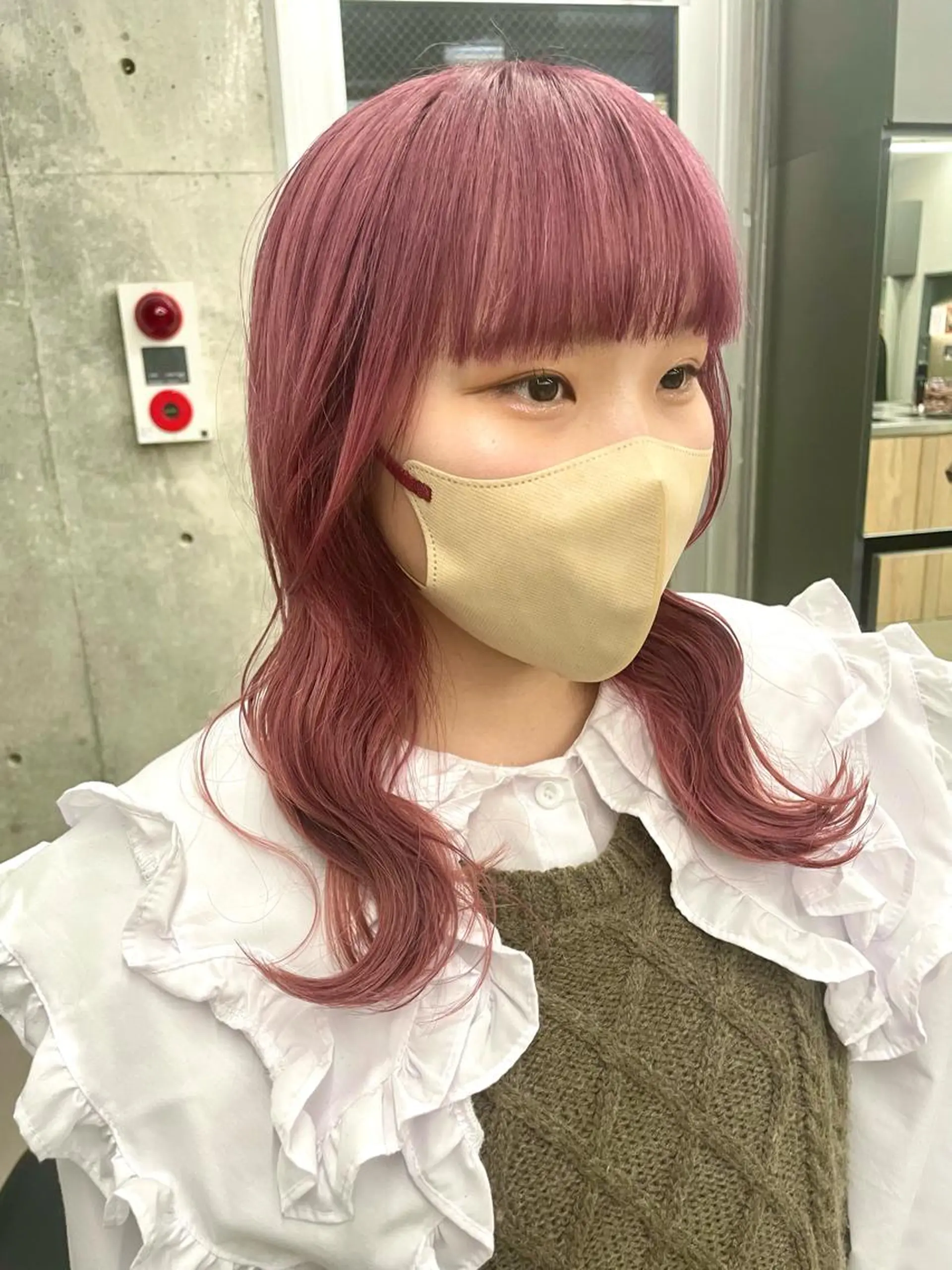 ミディアム ピンクラベンダー インナーカラー/推し アニメカラー/ウルフのヘアスタイル