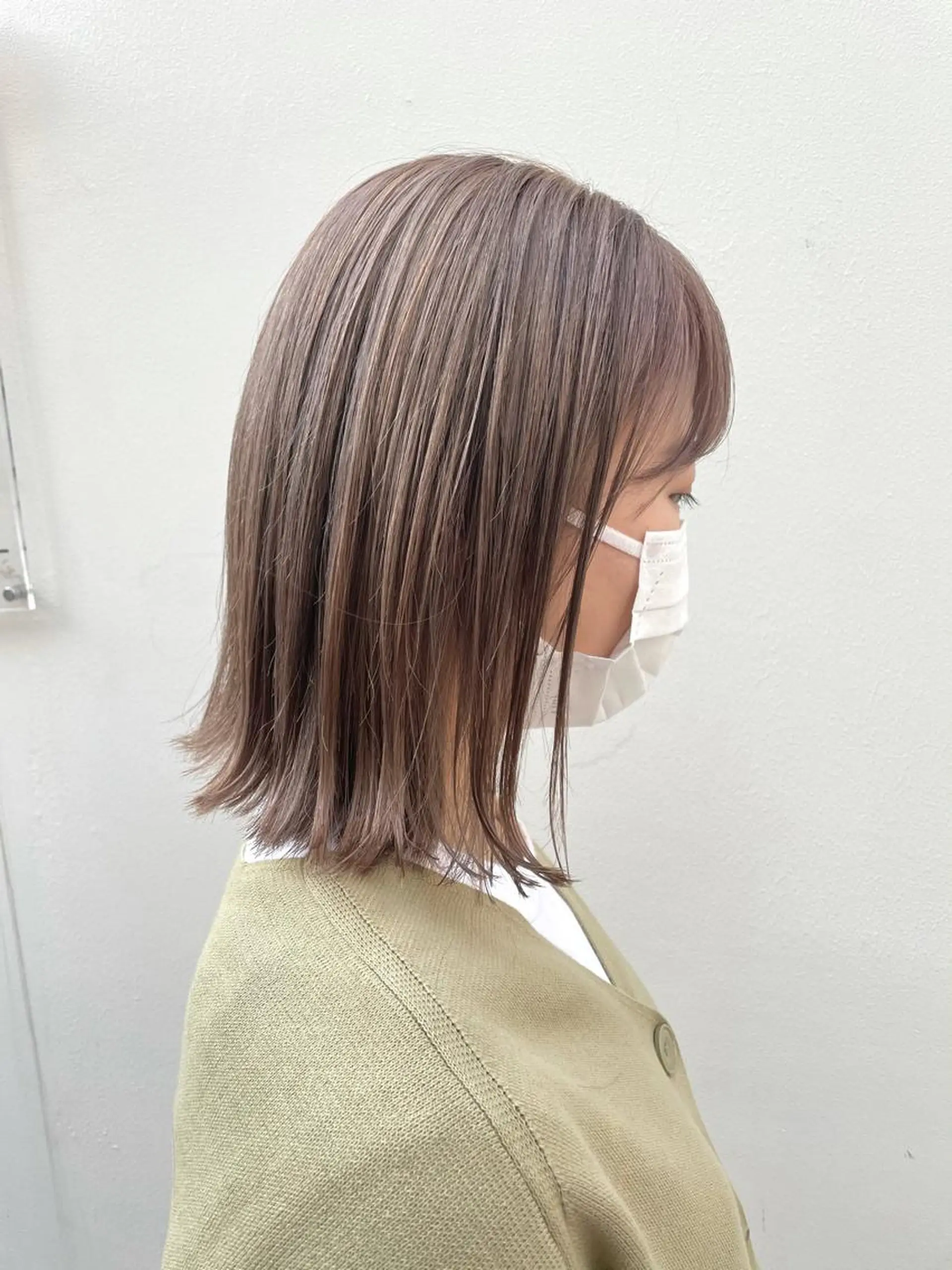 ミディアム カラー グレージュ ミルクティーグレージュ ヘアカラー トリートメント chama レイヤーカットのヘアスタイル