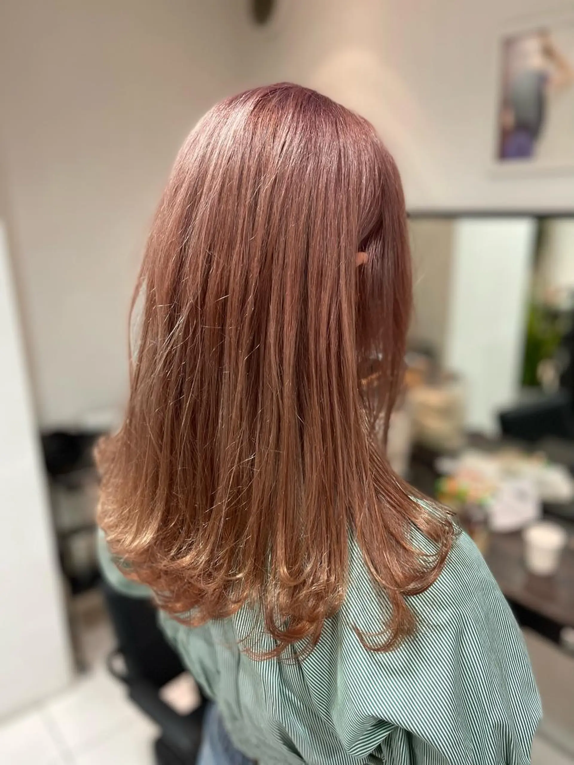 セミロング カラー ヘアアレンジ ブリーチ ケアブリーチ ピンクカラー ヘアカラー brut(ブリュット)所属・秋葉 一郎のヘアスタイル