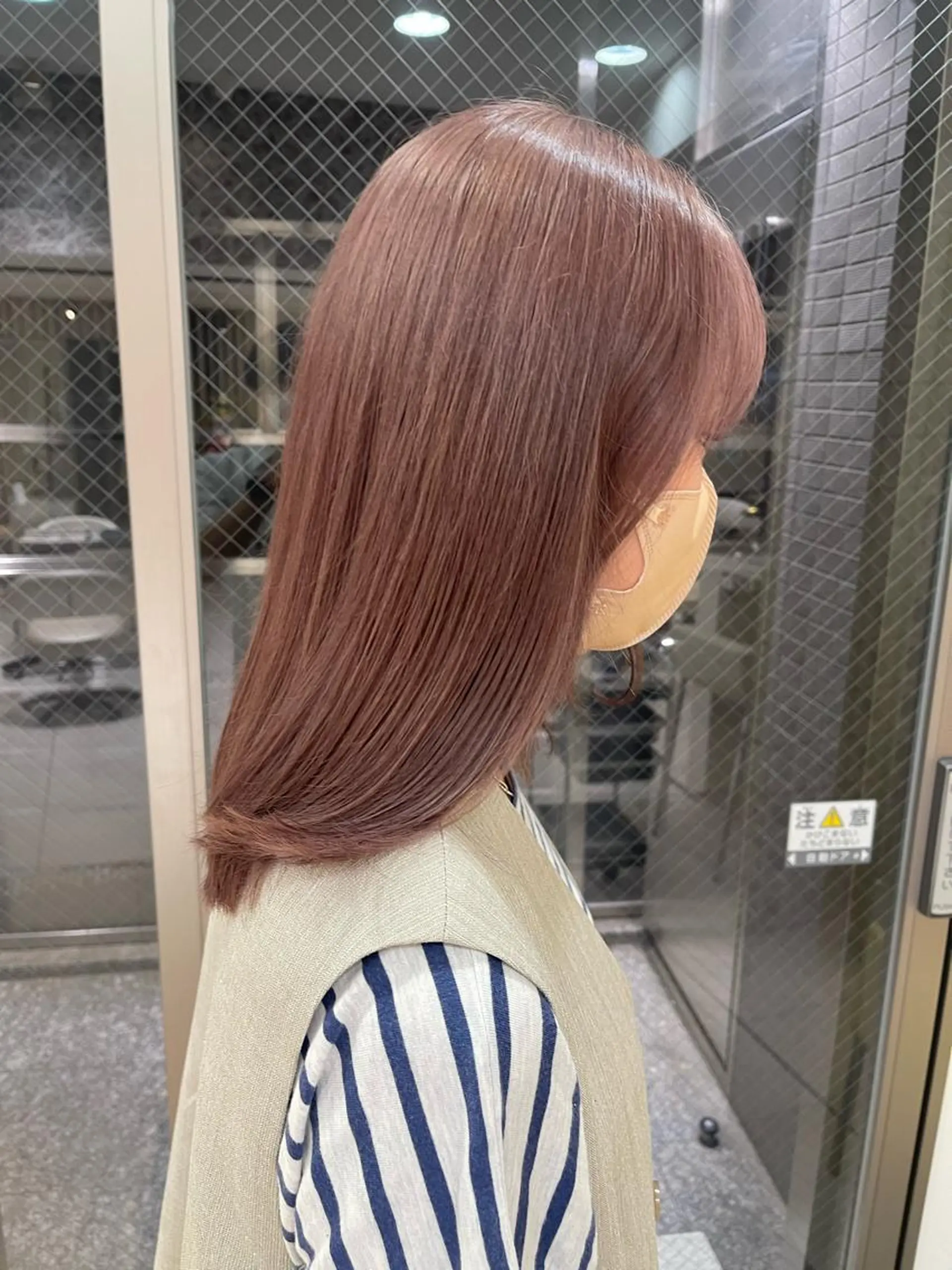 ミディアム カラー ブリーチ ブラウンカラー ピンクカラー ピンクブラウン 林 風菜のヘアスタイル