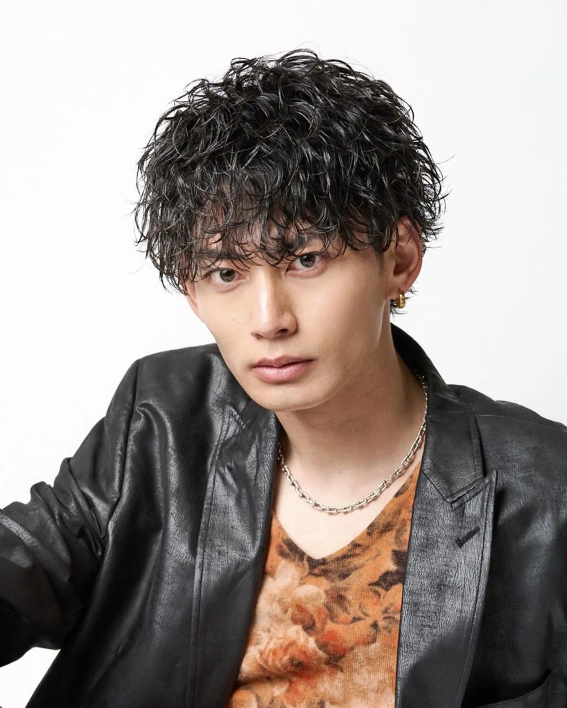 メンズ カット パーマ 🔥パーマで大人な色 気🔥BLUCK札幌のヘアスタイル