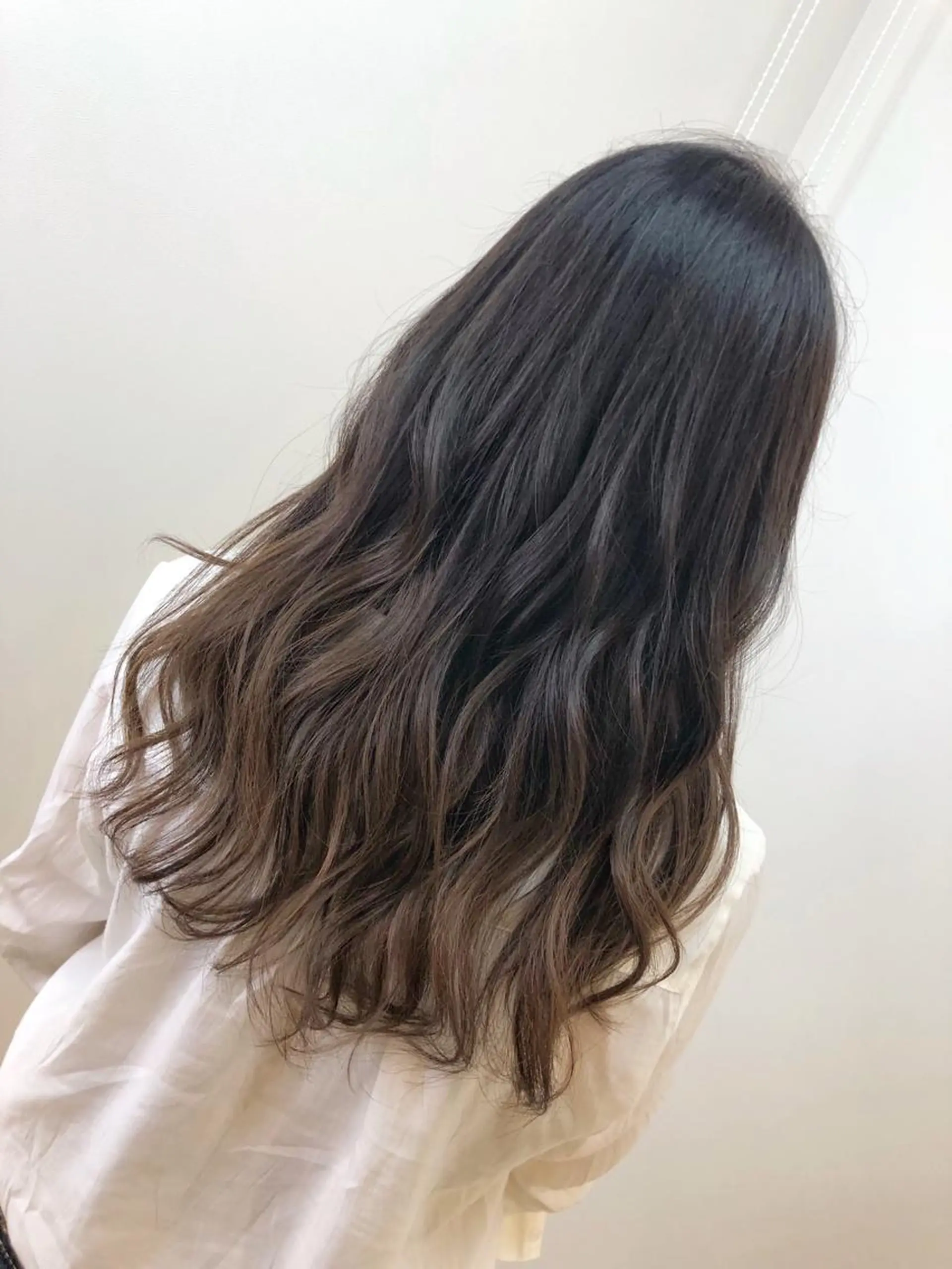 セミロング カラー グラデーションカラー 齋藤 らいのヘアスタイル