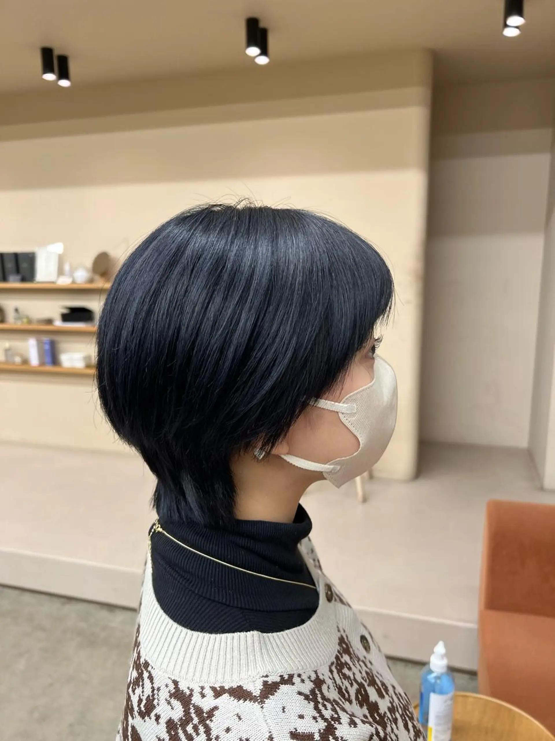 カラー 黒髪 ブリーチ ネイビーカラー kento レイヤーカットのヘアスタイル