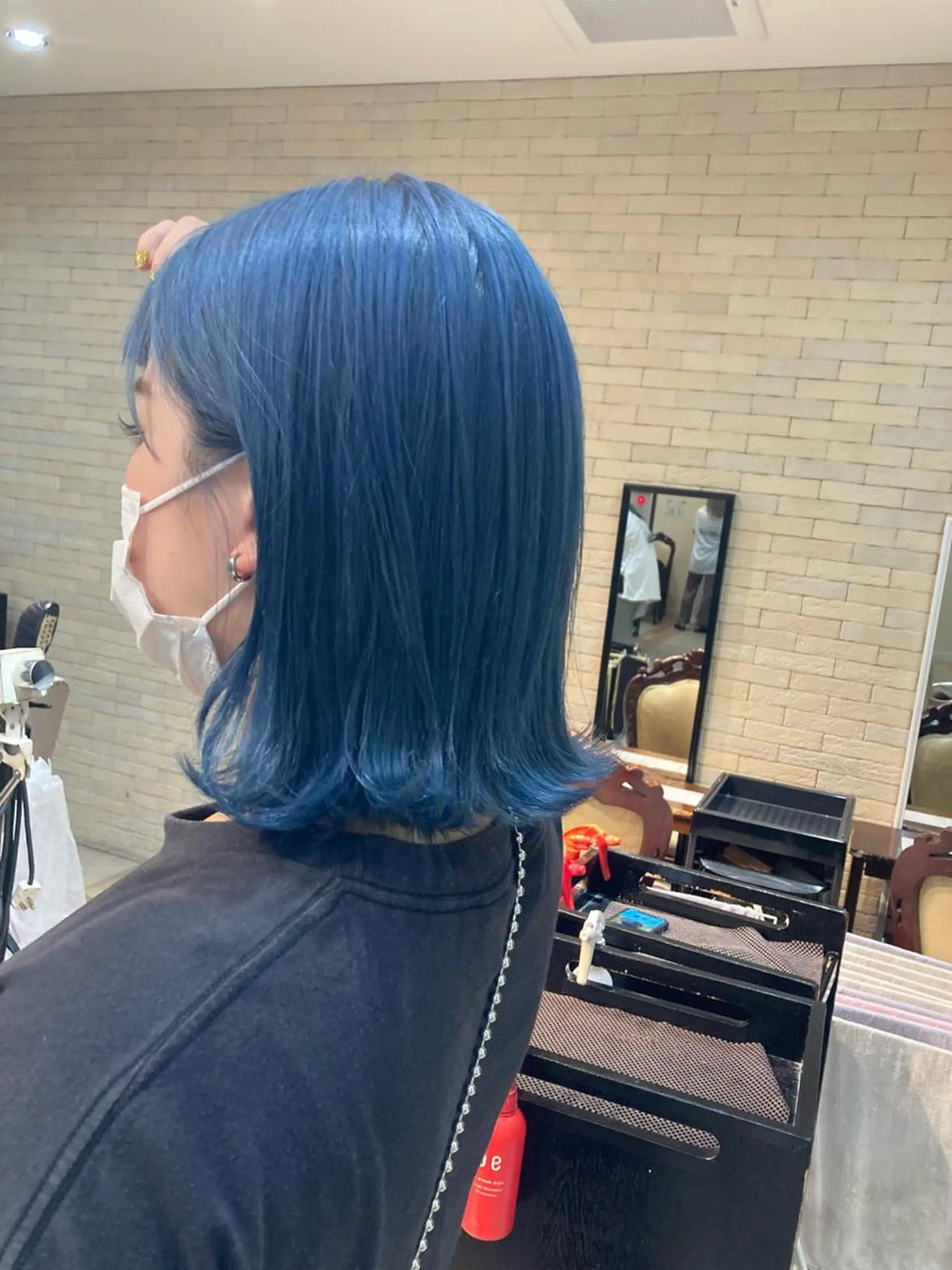 ミディアム カラー ブルーカラー ✂️carina✂️ ハイトーンカラー🤩のヘアスタイル