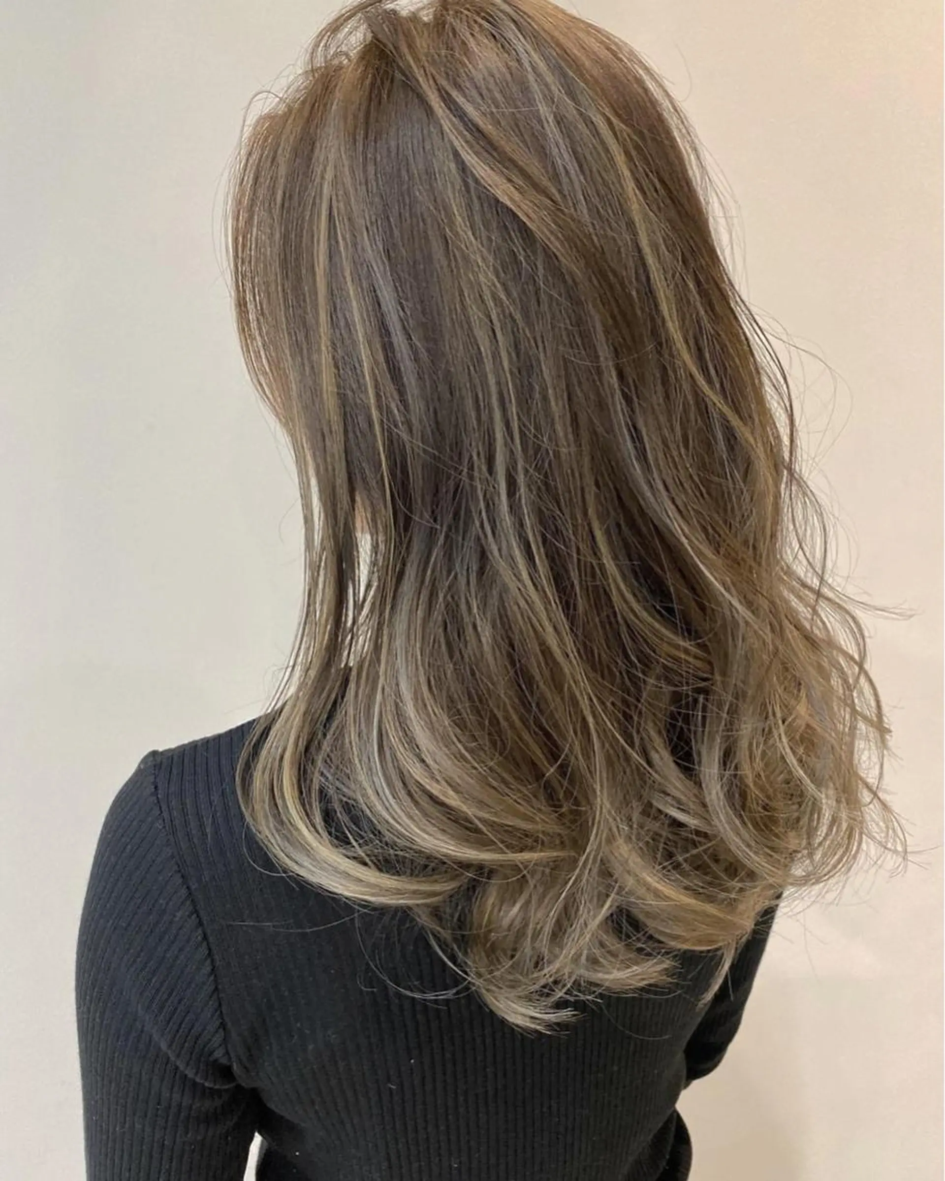 ロング カラー ブリーチ グラデーションカラー ハイライトカラー ハイライト 入江 志穂のヘアスタイル