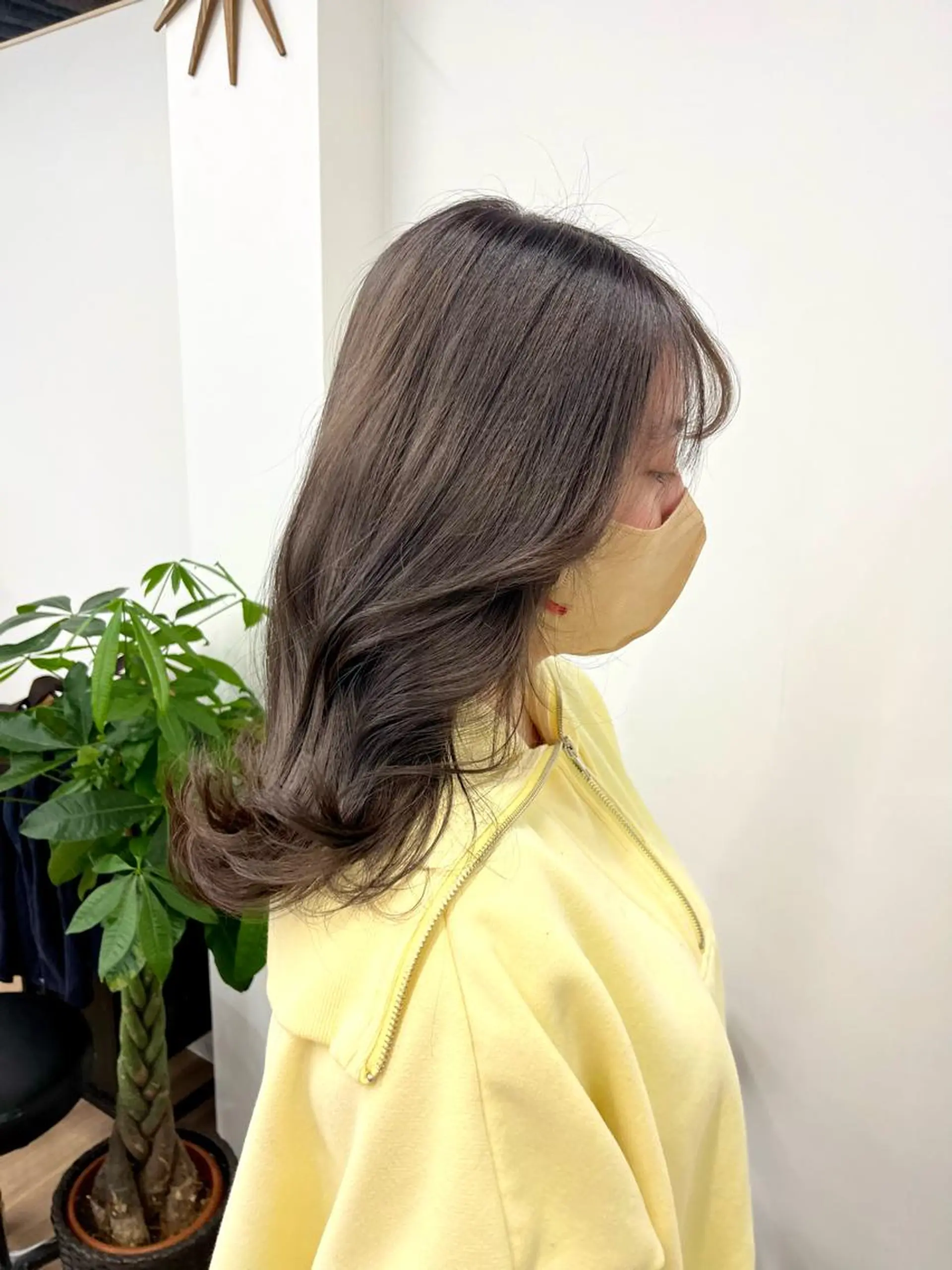 セミロング カラー 透明感カラー ダークグレー HIROKO / 透明感暖色カラー🎀のヘアスタイル