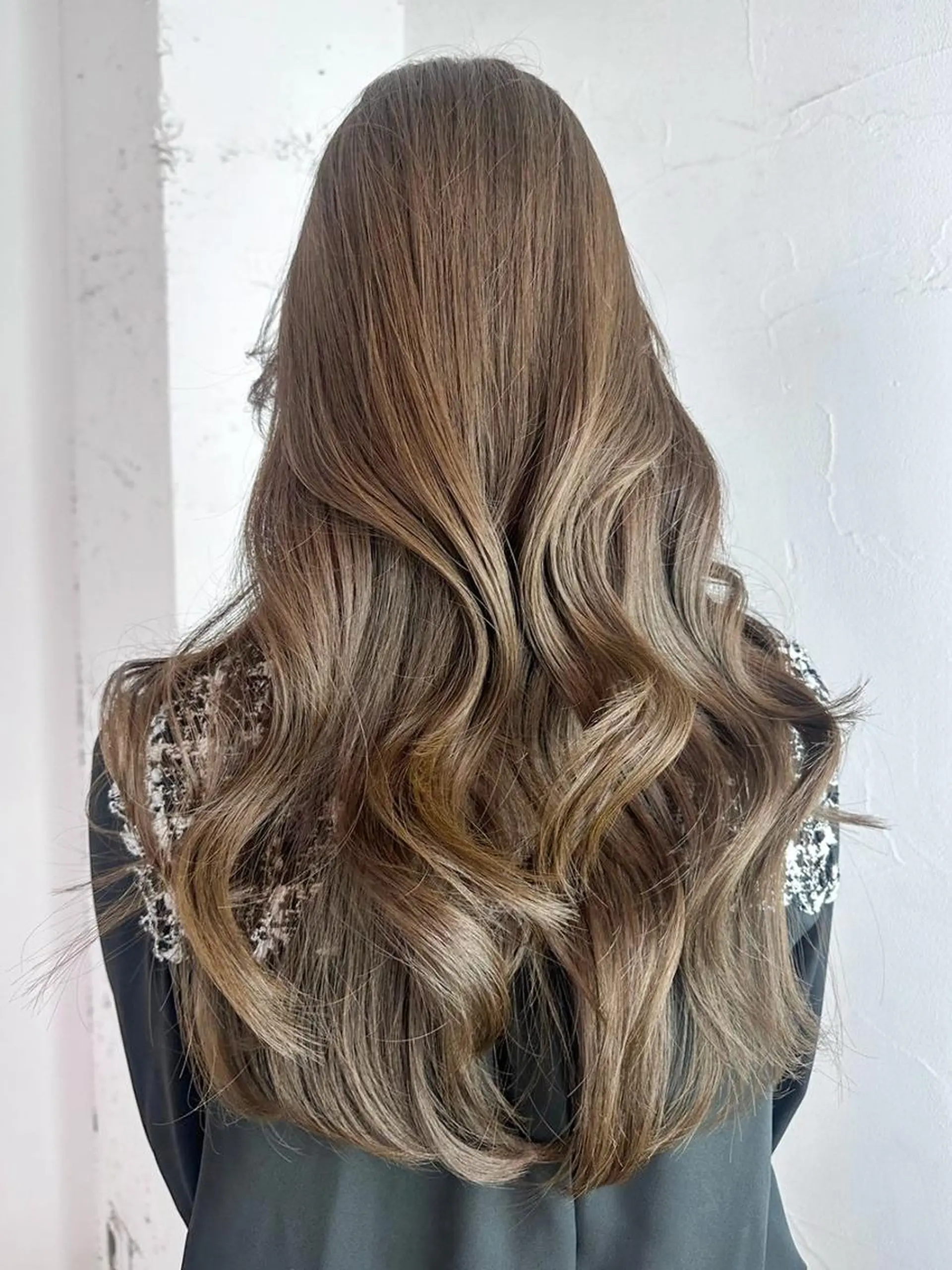 カラー セミロング ベージュカラー レイヤーカット カット ヘアカラー トリートメント ITby ALBUM 北千住店のヘアスタイル