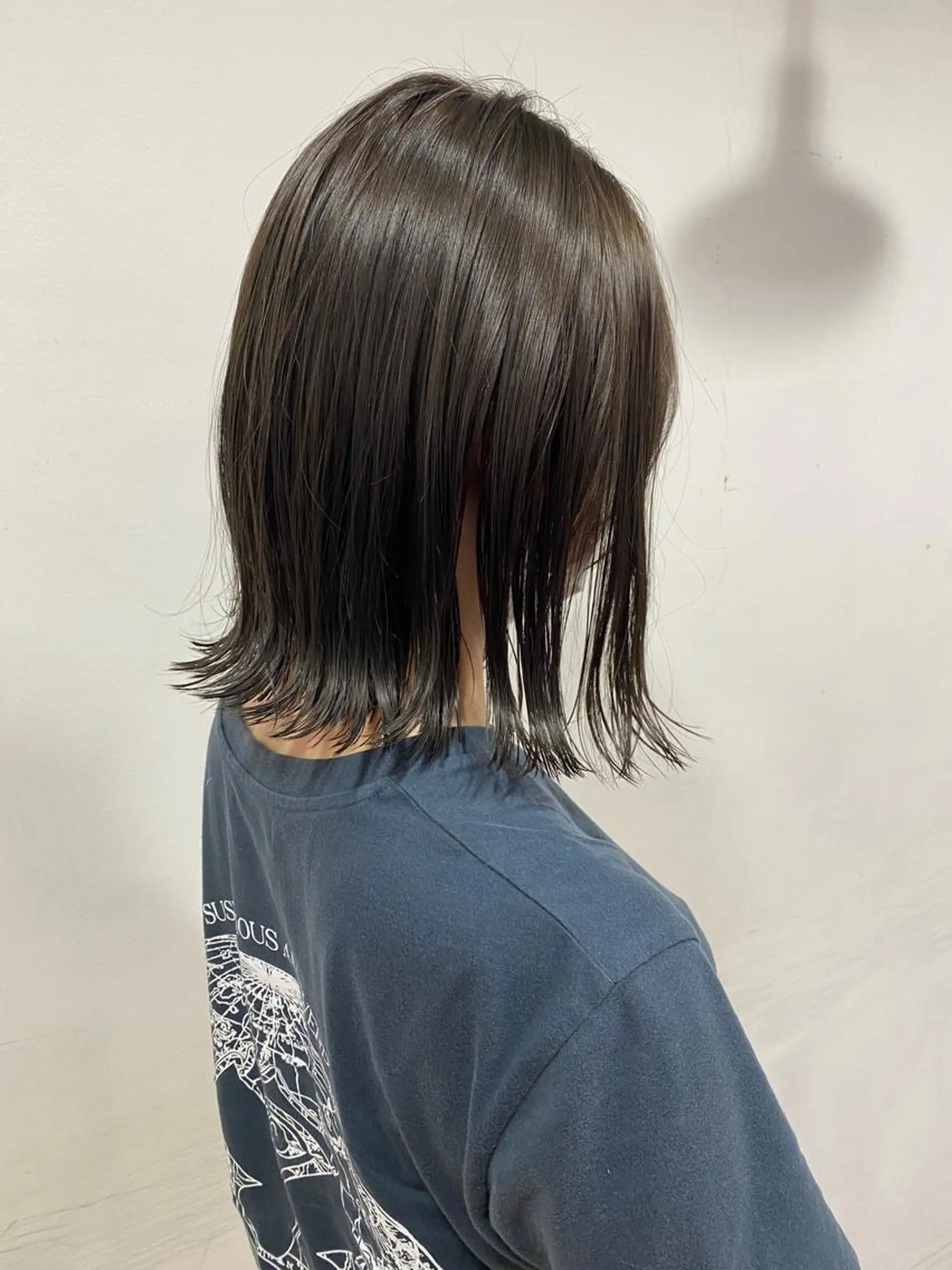 ミディアム カラー ブリーチ グレージュ ブリーチなしカラー オリーブグレージュ オリーブグレー ハイライトカラー MINAMIのヘアスタイル