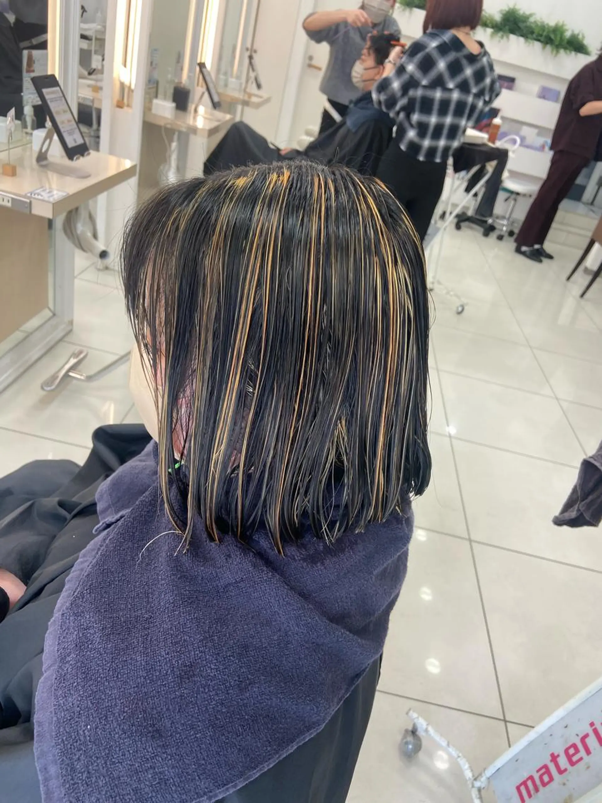 ミディアム カラー 🫧ふくだ りな 🕊のヘアスタイル