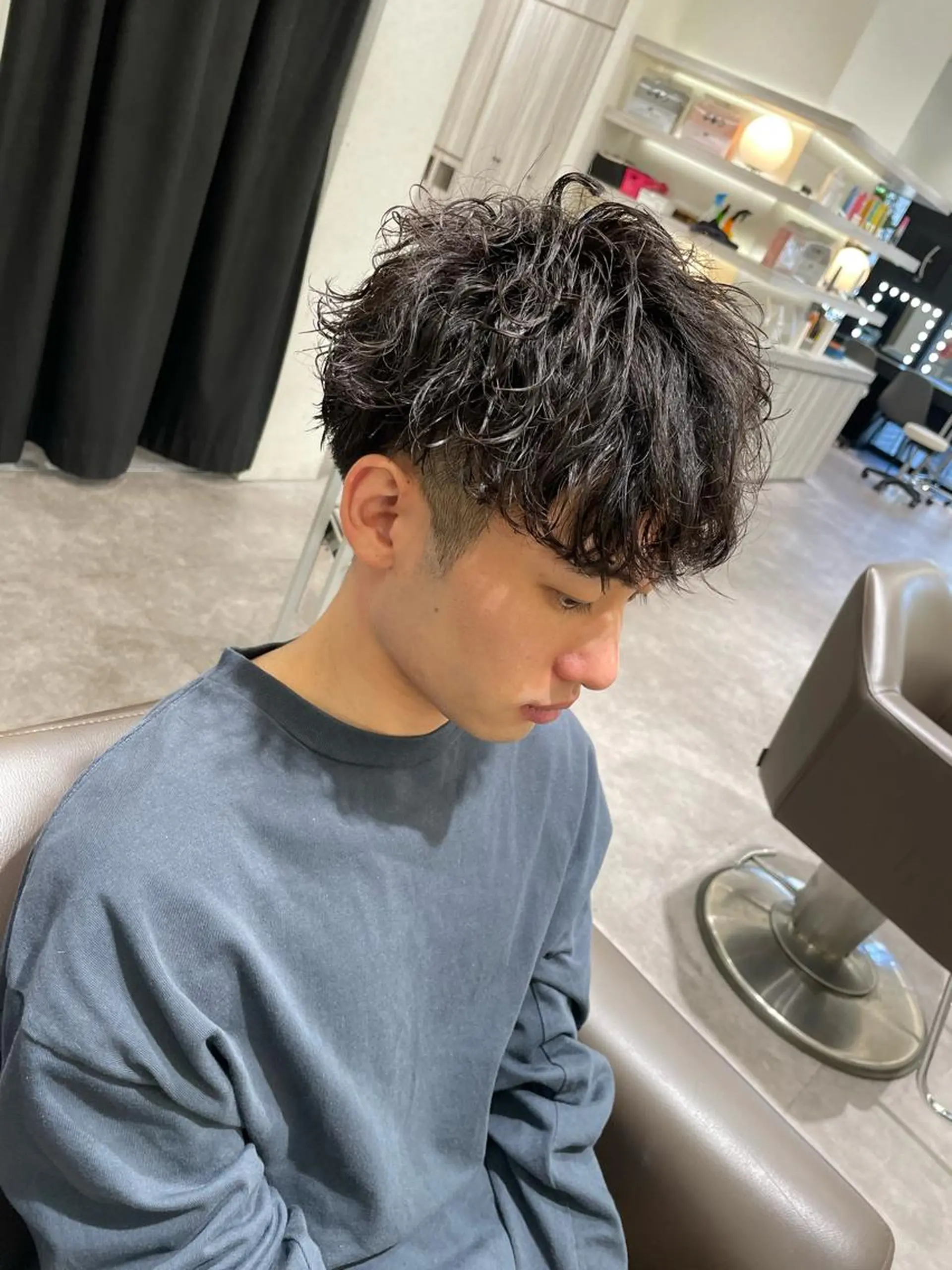 ショート パーマ メンズ メンズブリーチ メンズハイライト メンズメッシュ マッシュ メンズパーマ カット パーマ メンズ特化店長✨ 9/13空◎岡本一真のヘアスタイル
