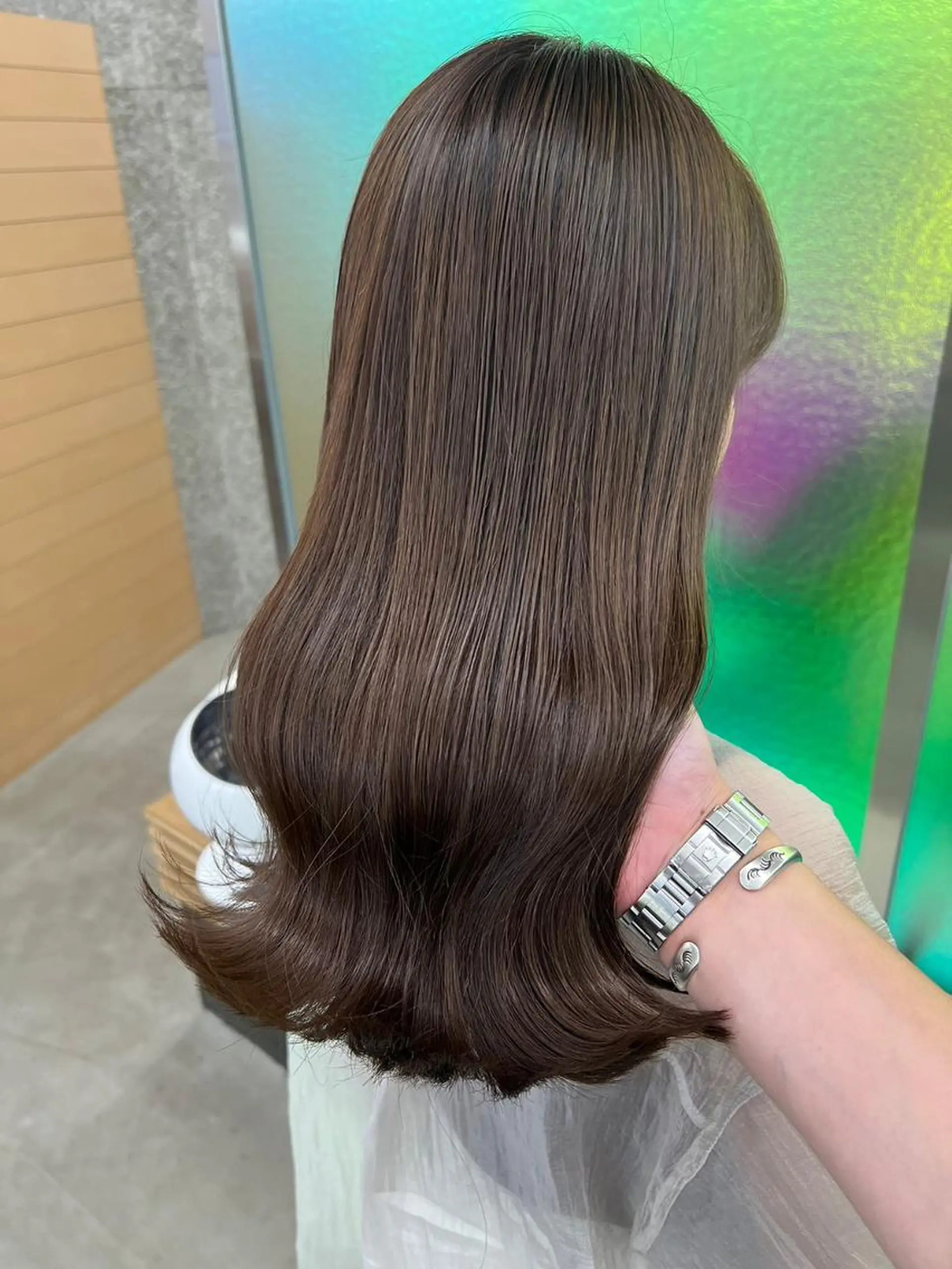 ミディアム カラー パーマ ヘアアレンジ ミディアムパーマ ベージュカラー ブリーチ ケアカラー イヤリングカラー カット トリートメント ヘッドスパ ヘアケア特化型サロン newi 京橋のヘアスタイル