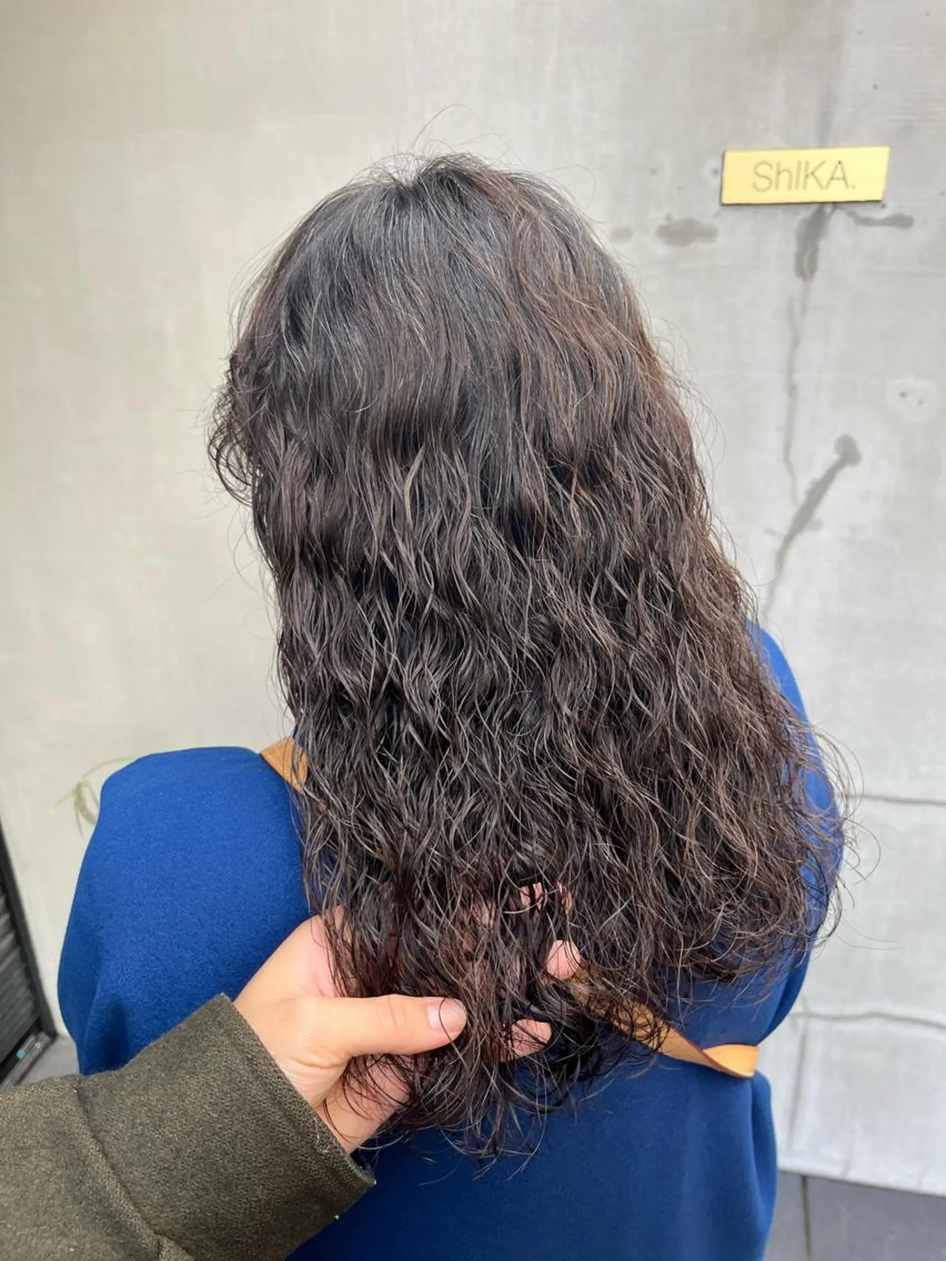 ロング パーマ スパイラルパーマ 拓海/ 艶と透明感✨のヘアスタイル