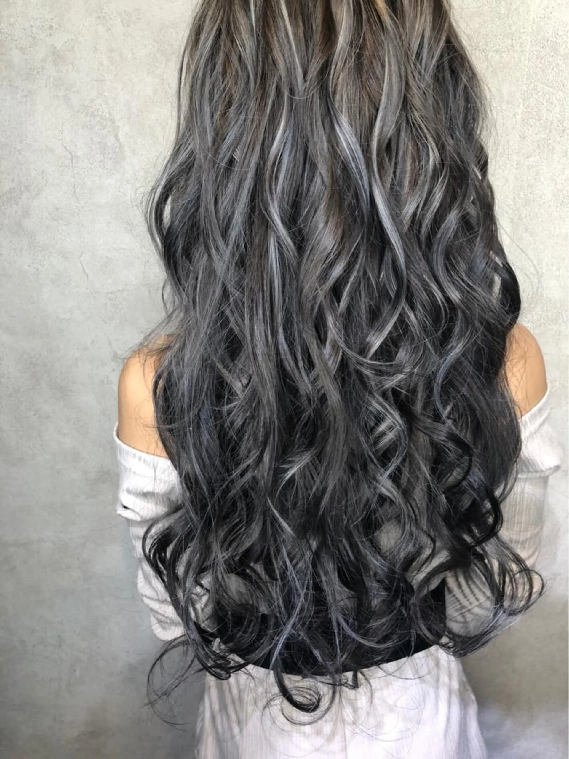 ロング ヘアカラー トリートメント BuzZ所属・西村 雄二のヘアスタイル