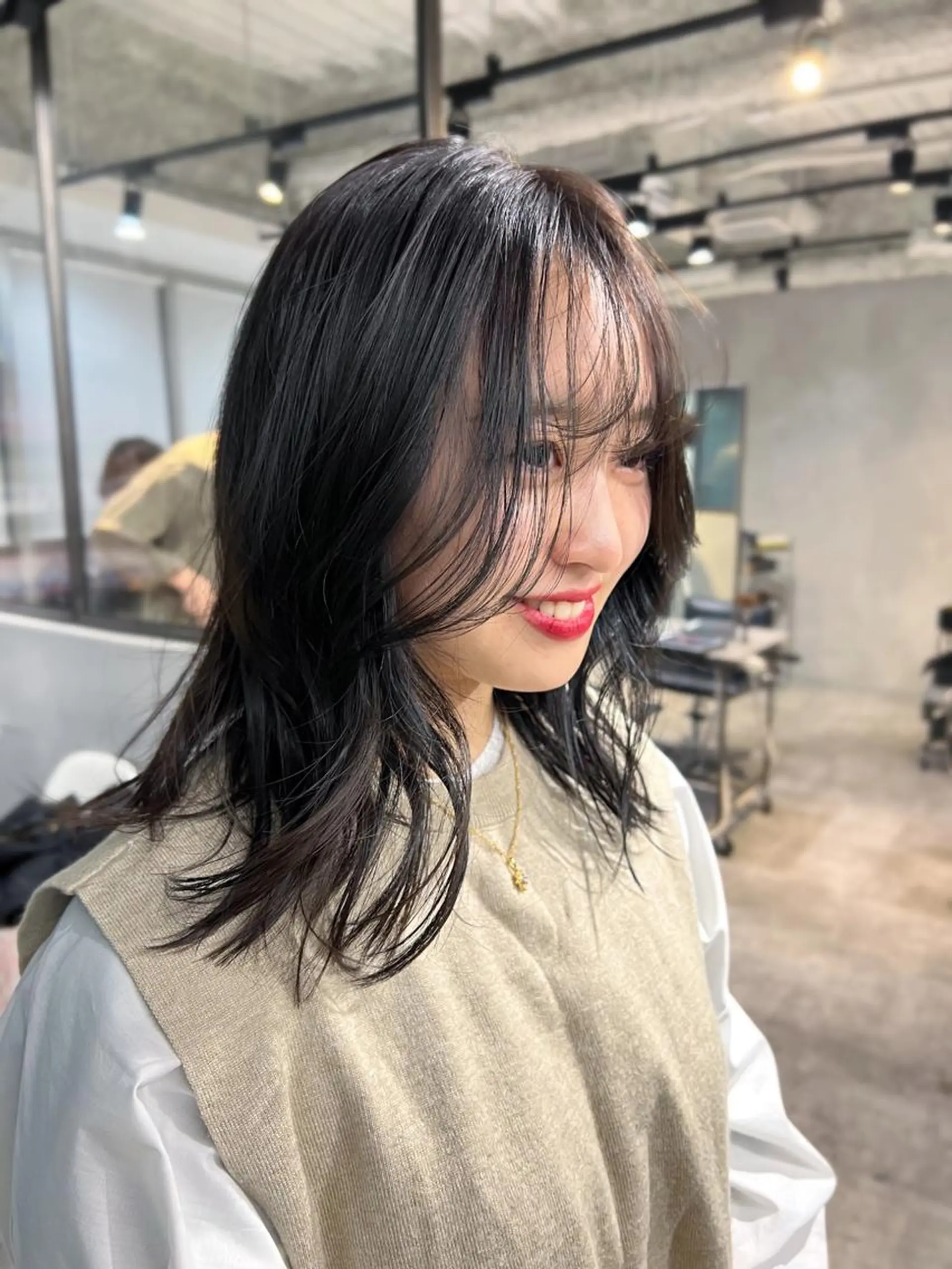 セミロング カット ヘアカラー トリートメント Miku 🇺🇸のヘアスタイル