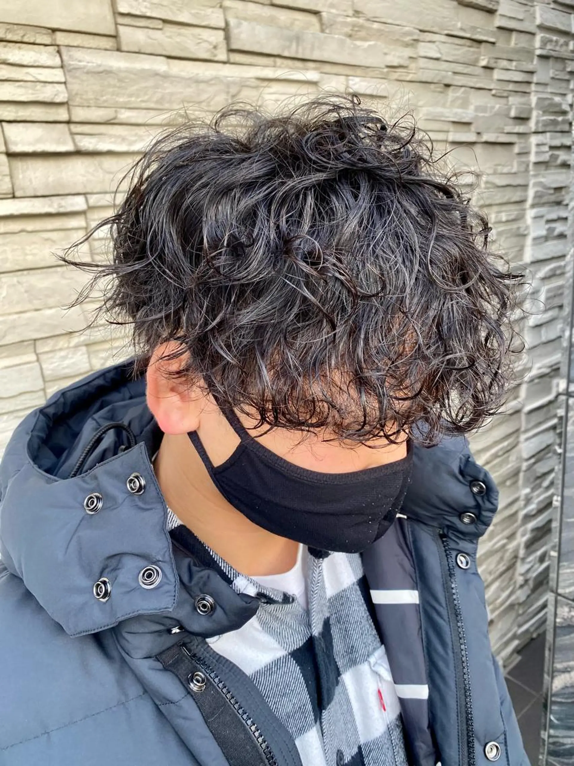 ショート パーマ メンズ マッシュ 波巻きパーマ 塩谷黎✨ブリーチカラ ーメンズパーマ✨のヘアスタイル