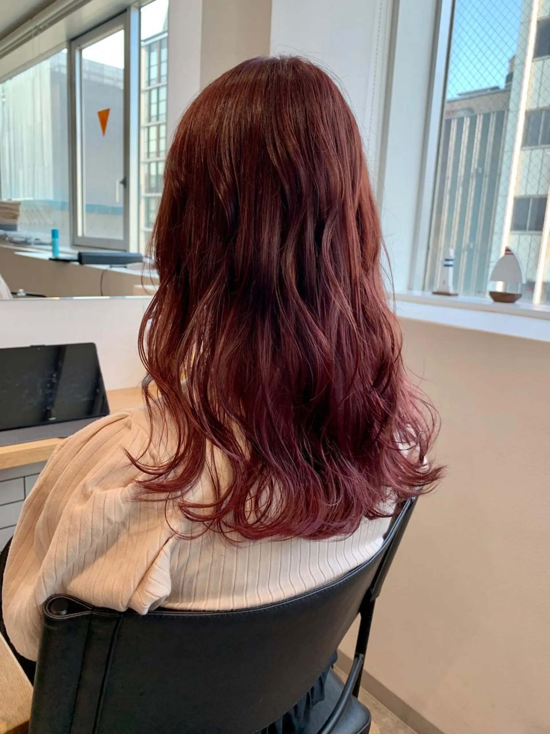 セミロング アッシュ ハイライト レイヤーカット Nishida Ryomaのヘアスタイル