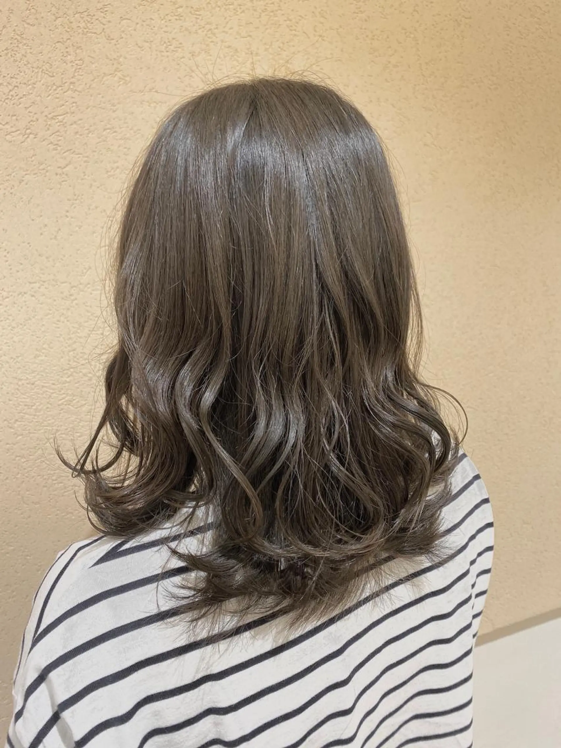 ミディアム 新宿スペインカール ヨモギダのヘアスタイル