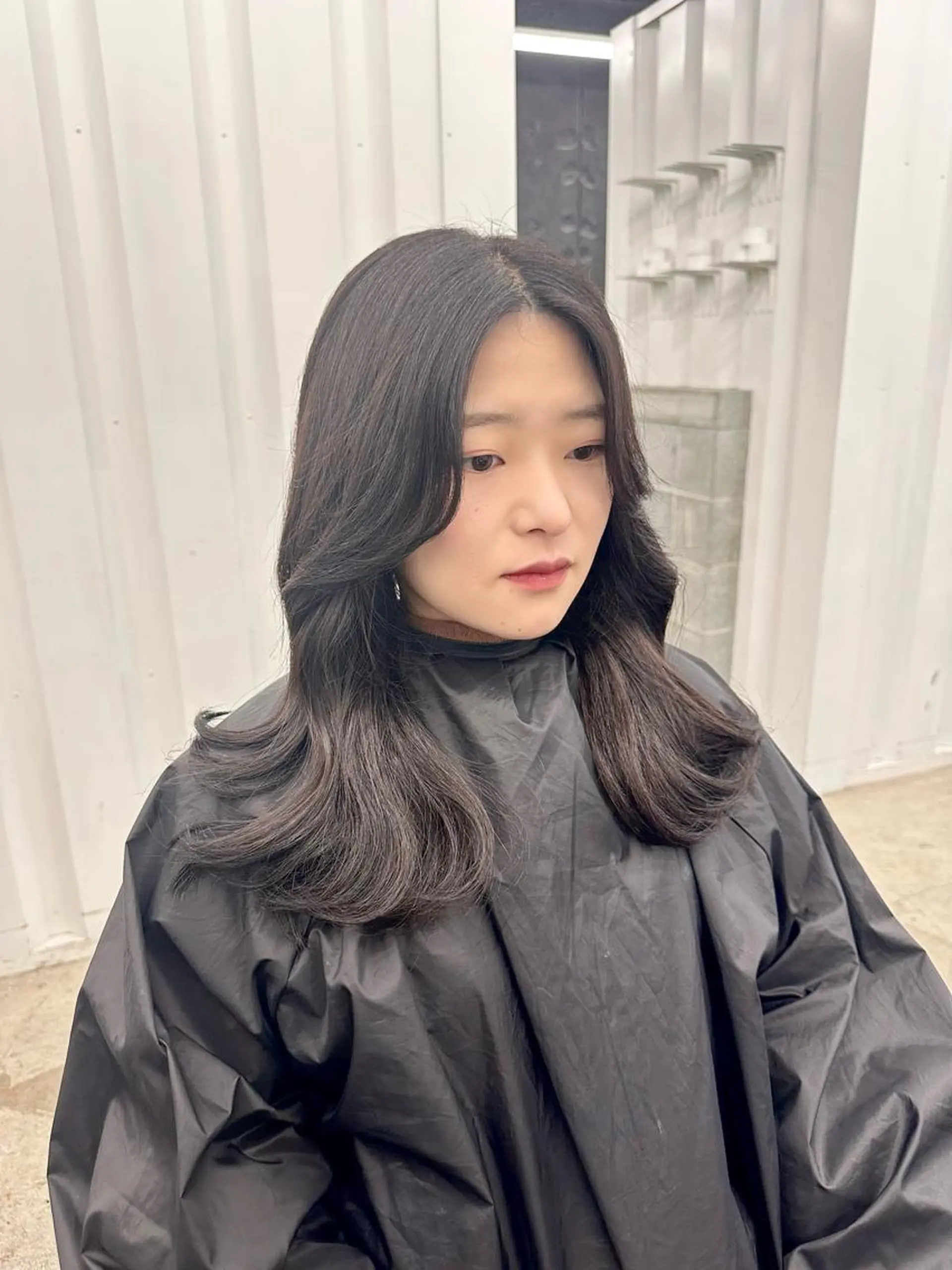 セミロング カラー ヨシンモリ ヘアカラー トリートメント 🎀ツヤ髪韓国ヘア ミカ🎀のヘアスタイル