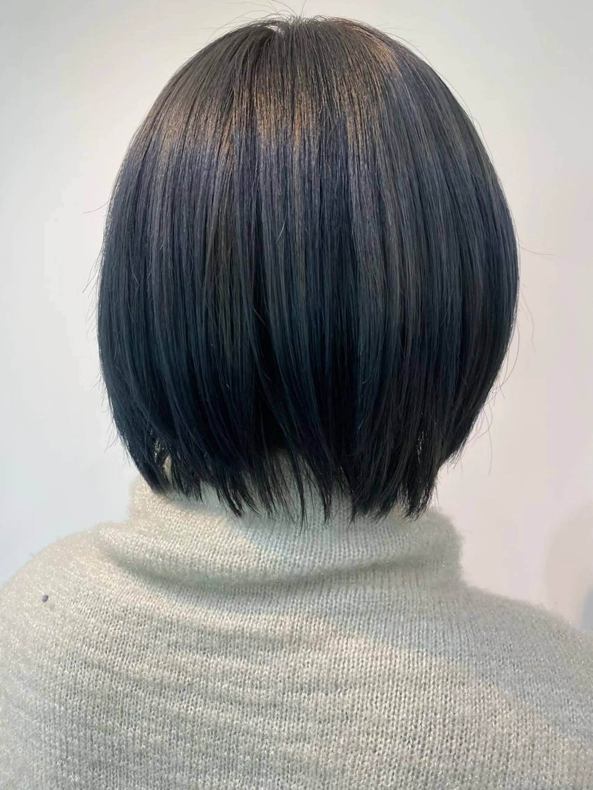 ショート カラー 黒髪 ブルーカラー ブルーブラック ヘアカラー トリートメント 🎀暖色カラー🎀 おかだみほのヘアスタイル