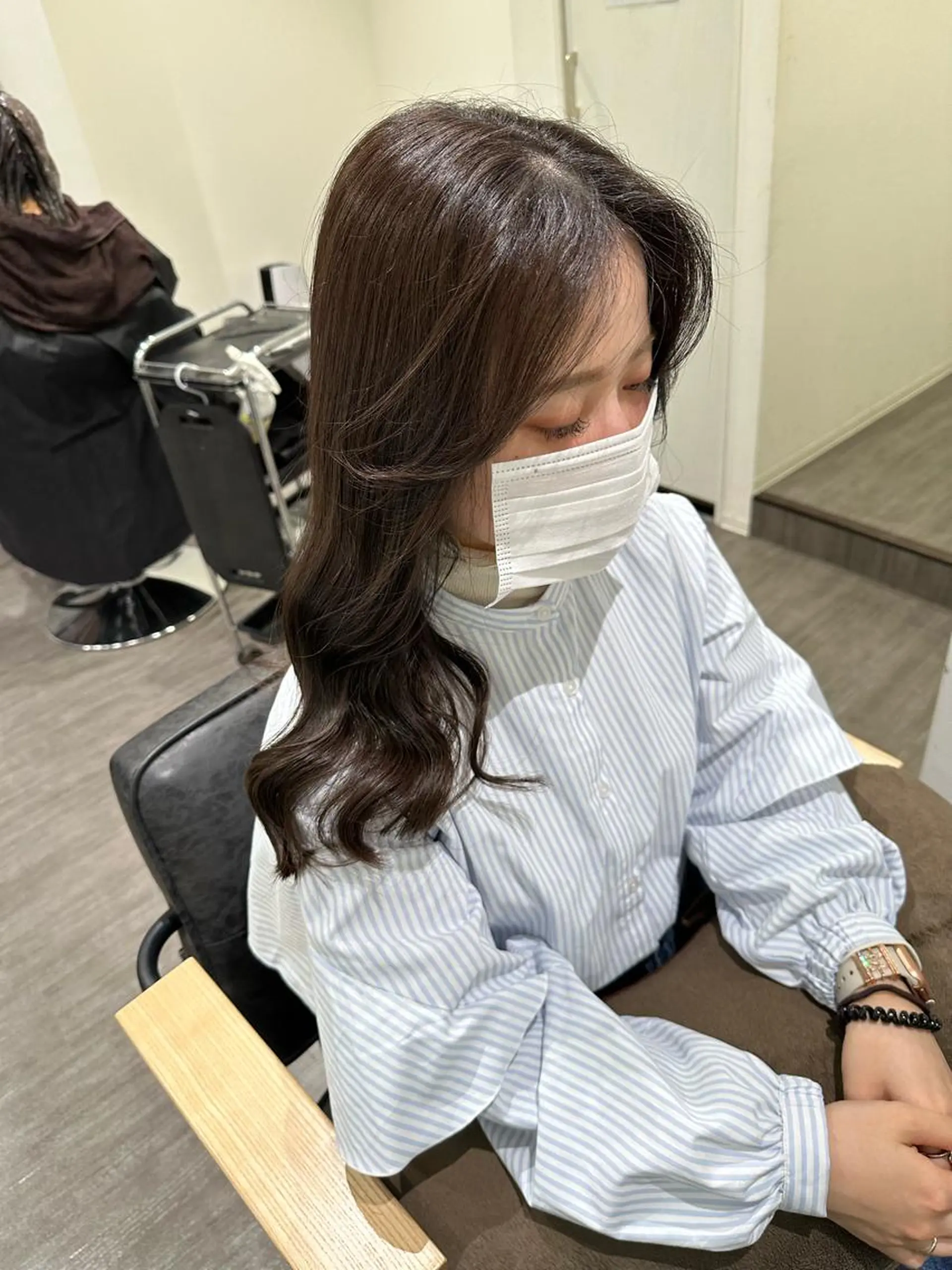 セミロング カラー アッシュ アッシュグレー アッシュグレージュ グレージュ カット ヘアカラー トリートメント 上田 紗也のヘアスタイル