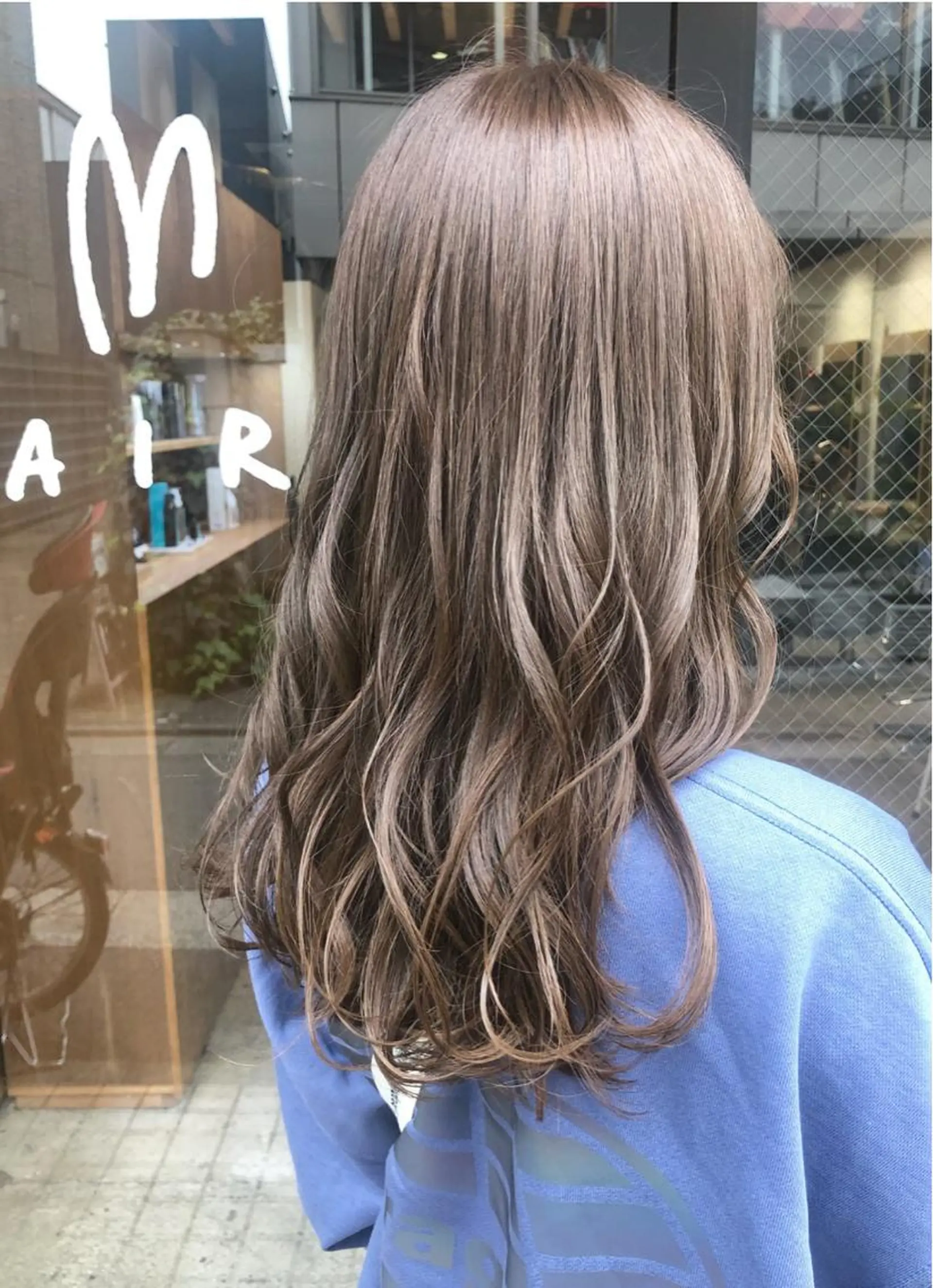 セミロング カラー 坂田 友梨奈のヘアスタイル