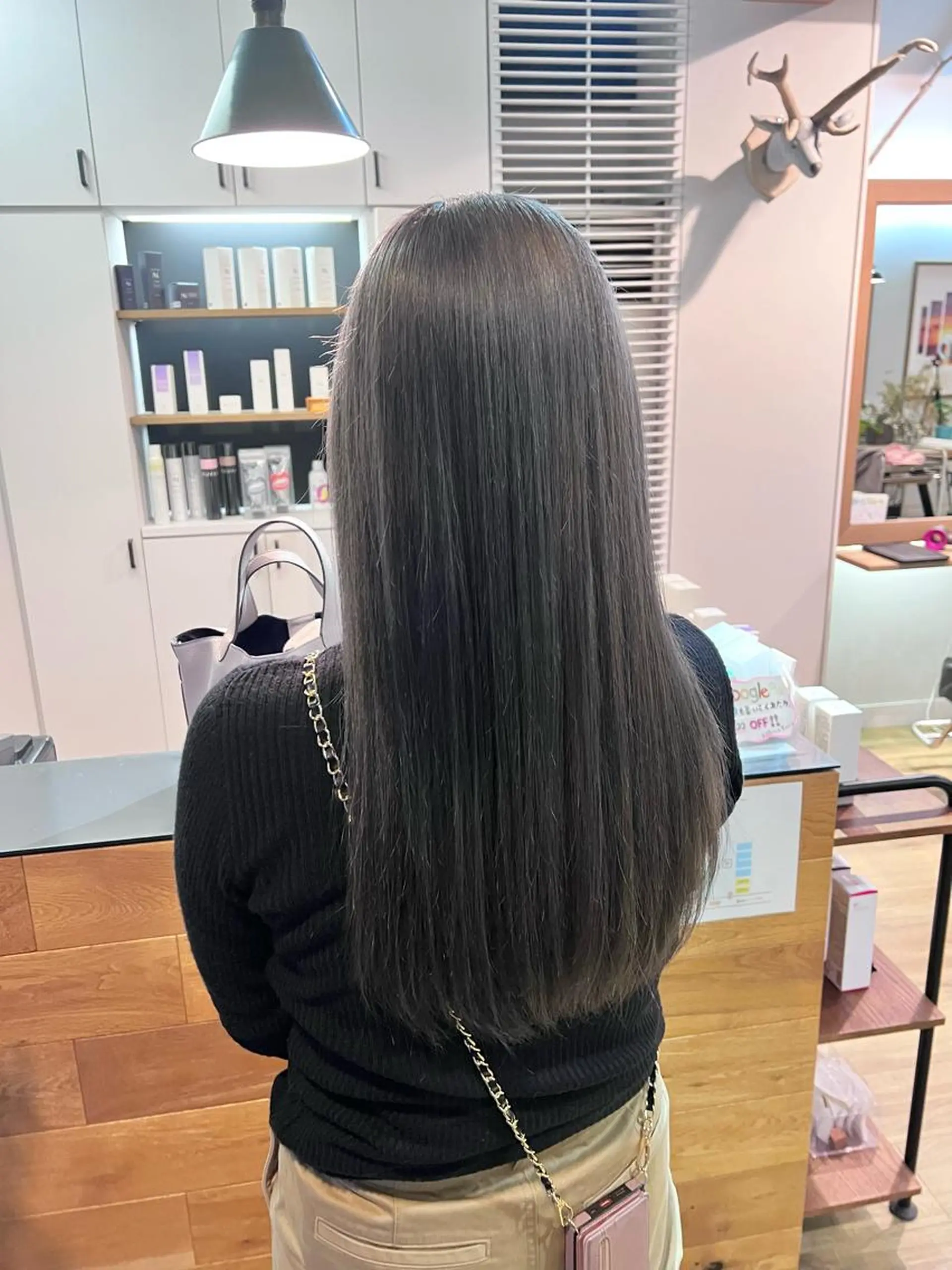 ロング カラー ブリーチ シルバー ヘアカラー トリートメント ツキダテ ユイのヘアスタイル