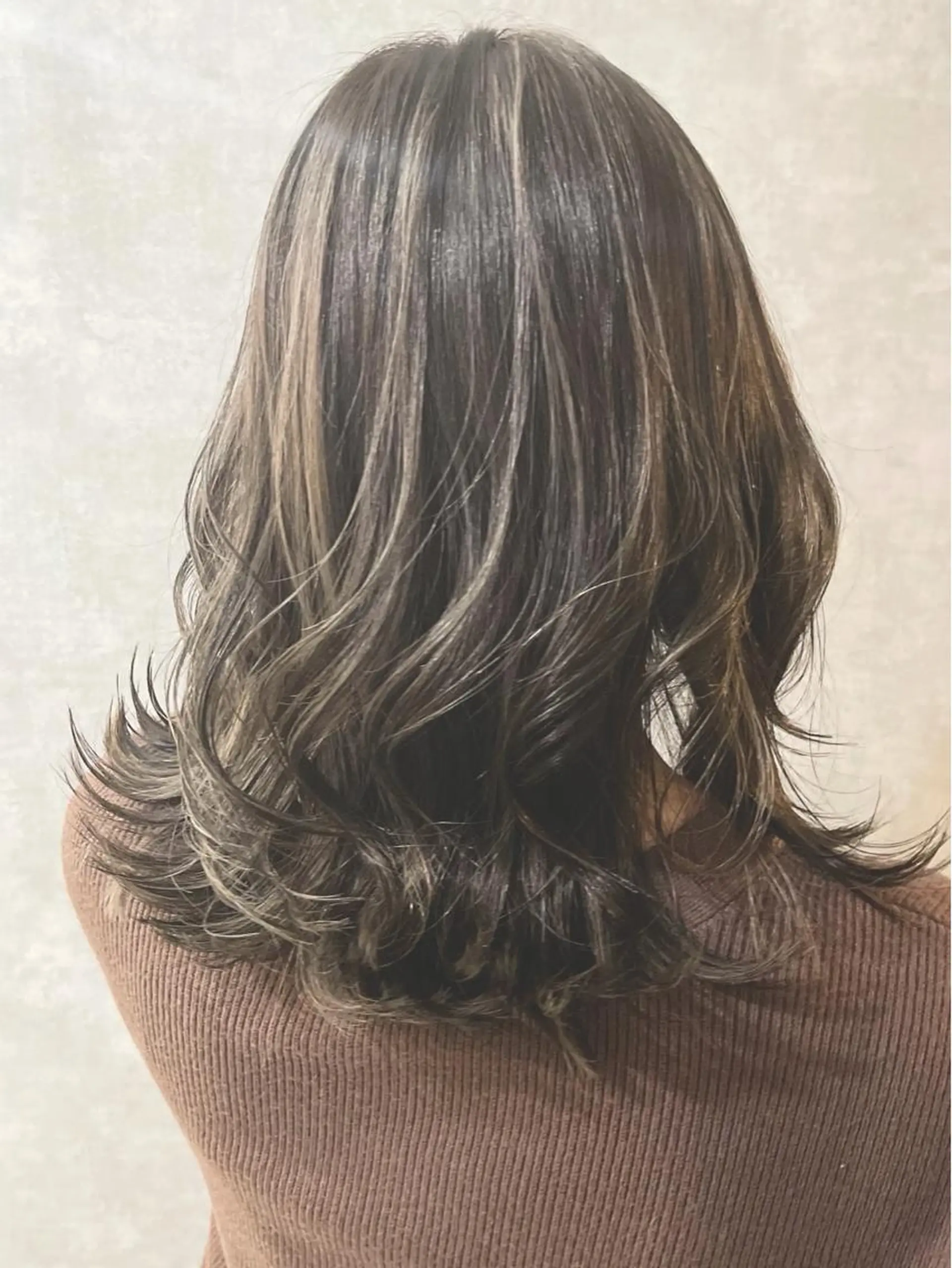 ミディアム ハイライト 髪質改善 レイヤーカット トリートメント 小林 正樹のヘアスタイル