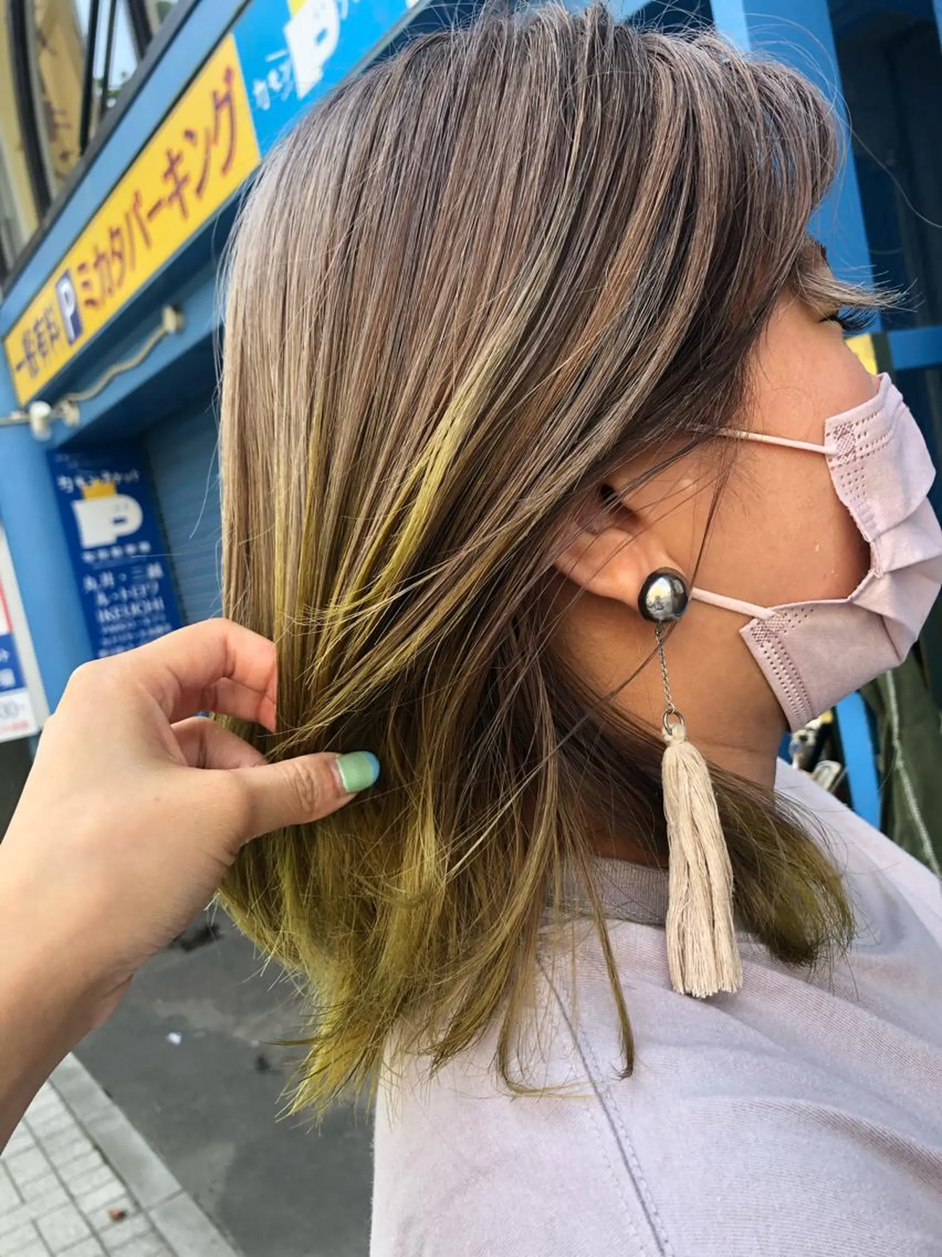 ミディアム カラー カット ヘアカラー トリートメント 垢抜けハイトーン×ブ ロウリストAZUKIのヘアスタイル